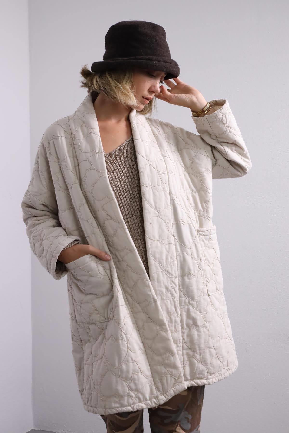  Krem Rengi Kalp Desenli Kap