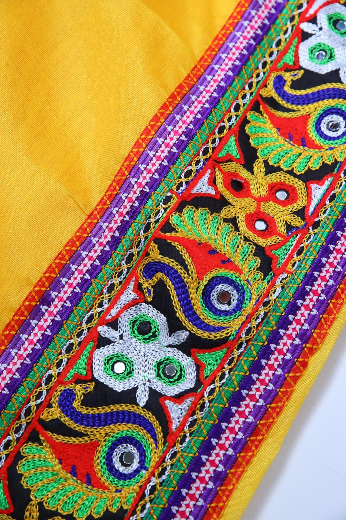 Sarı Bordür Detaylı Pamuklu İpek Şal - Şaman Butik Sarı Bordür Detaylı Pamuklu İpek Şal