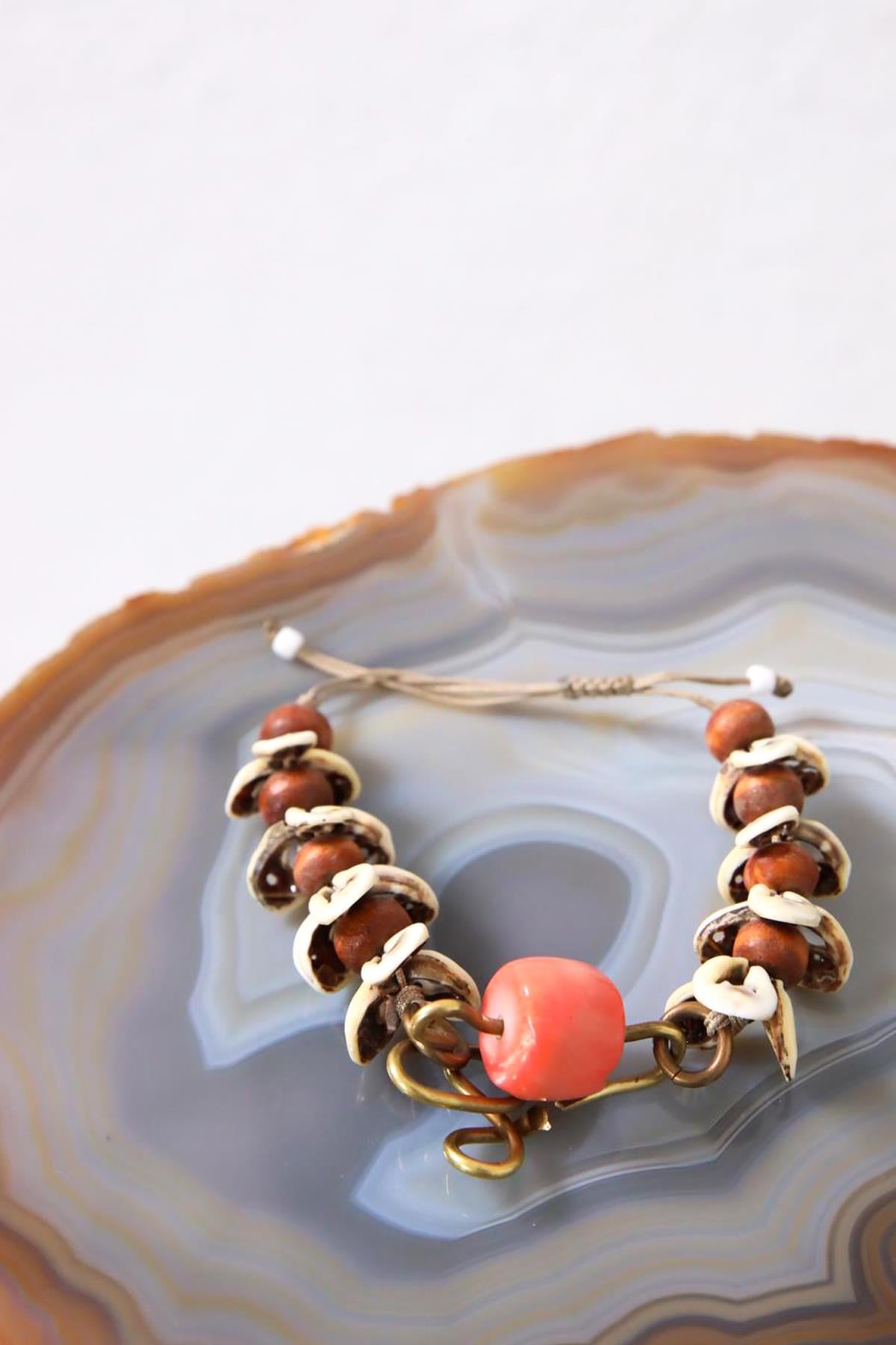 Mercan Ve Ahşap Tasarım Deniz Kabuğu Bileklik - Şaman Butik Mercan Ve Ahşap Tasarım Deniz Kabuğu Bileklik