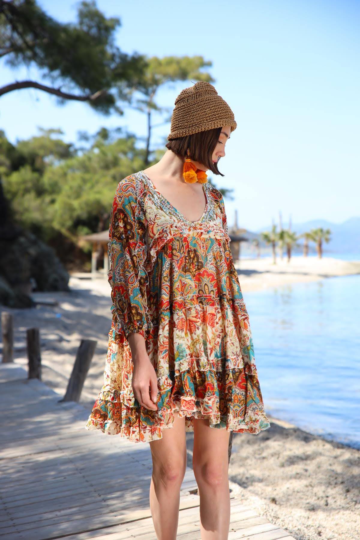 Krem Rengi Desenli Boncuk İşlemeli Fırfırlı Elbise - Şaman Butik Krem Rengi Desenli Boncuk İşlemeli Fırfırlı Elbise