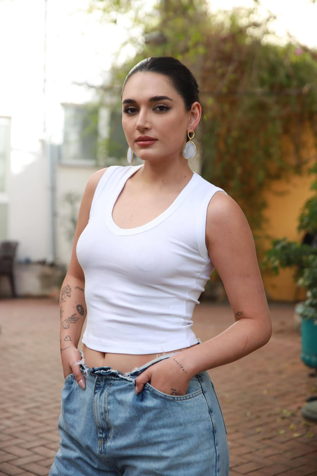 Beyaz V Yaka Kalın Askılı Atlet