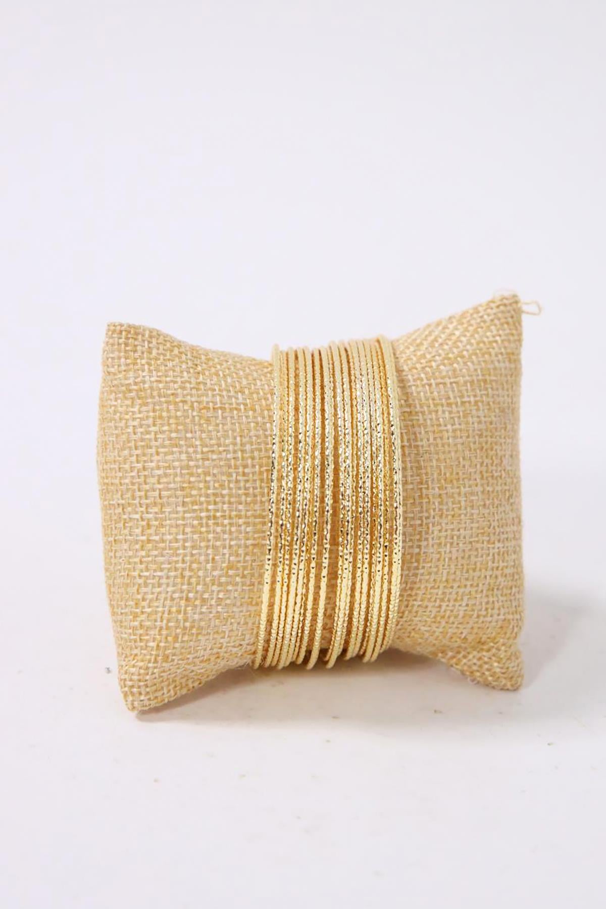 Dokulu Kelepçe Tasarım Altın Kaplama Tasarım Bileklik - Şaman Butik Dokulu Kelepçe Tasarım Altın Kaplama Tasarım Bileklik