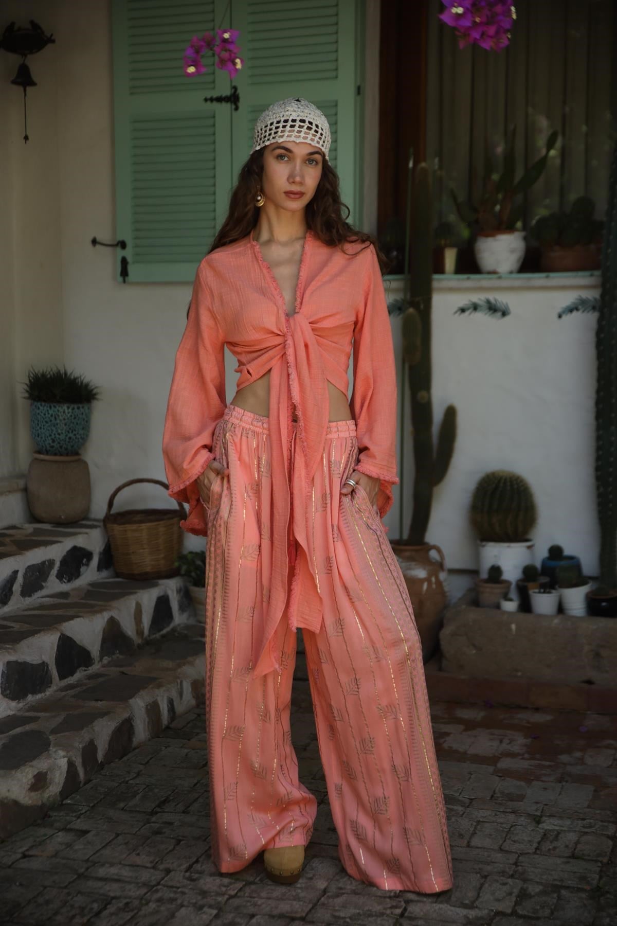 Pembe Desenli Gold Çizgili Pantolon