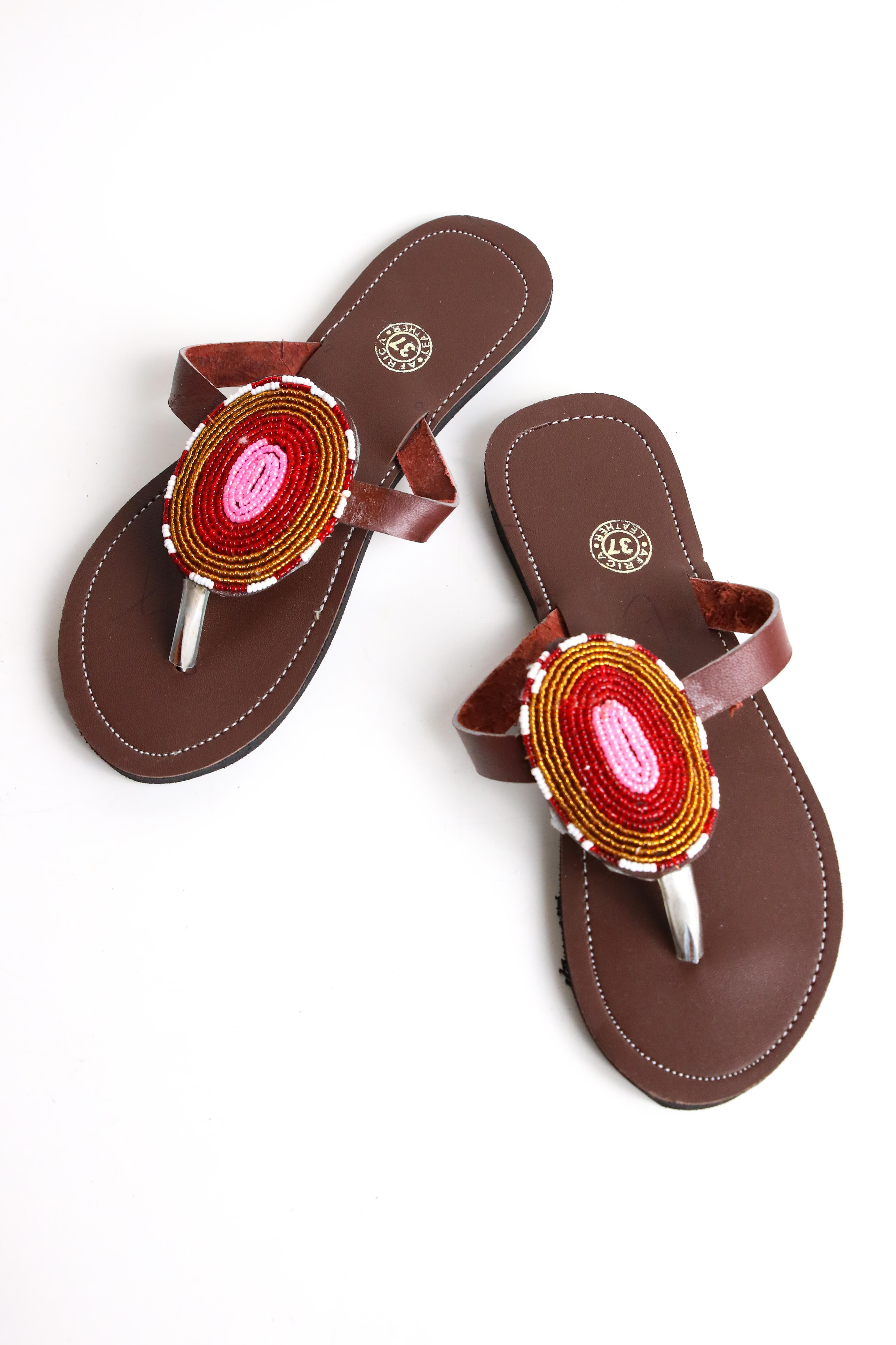  Kahverengi Boncuk İşlemeli Parmak Arası Terlik