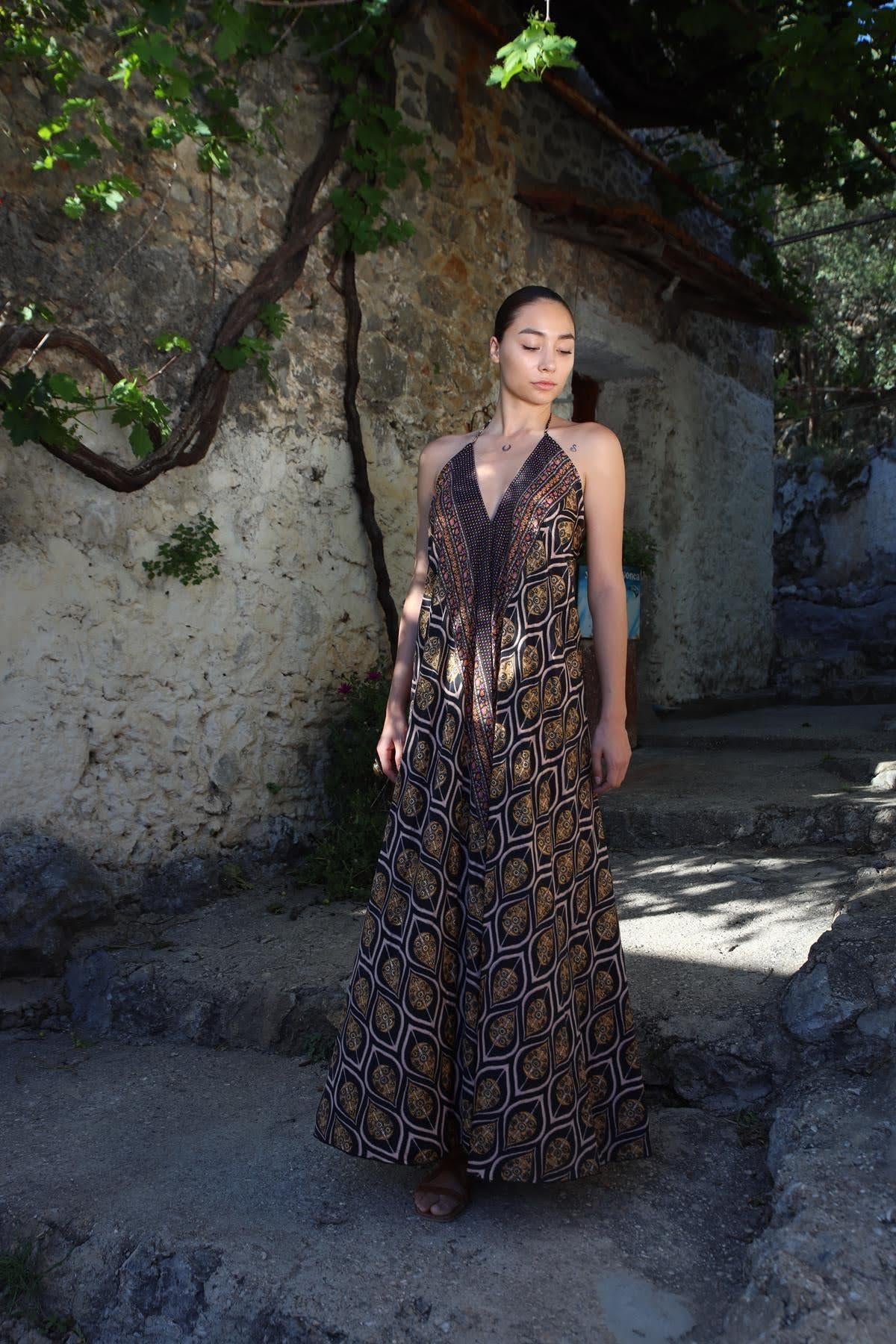 Siyah Önü Arkası V Sırtı Bağcıklı Elbise - Şaman Butik Siyah Önü Arkası V Sırtı Bağcıklı Elbise