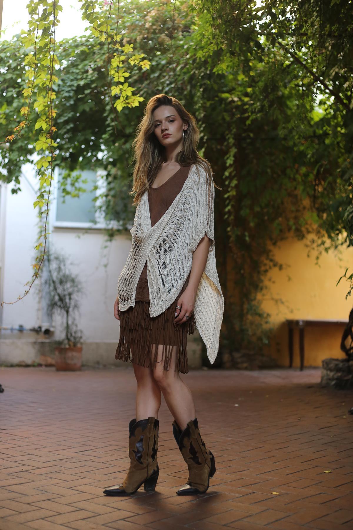 Kahverengi Püsküllü Katlı Süet Kalem Etek