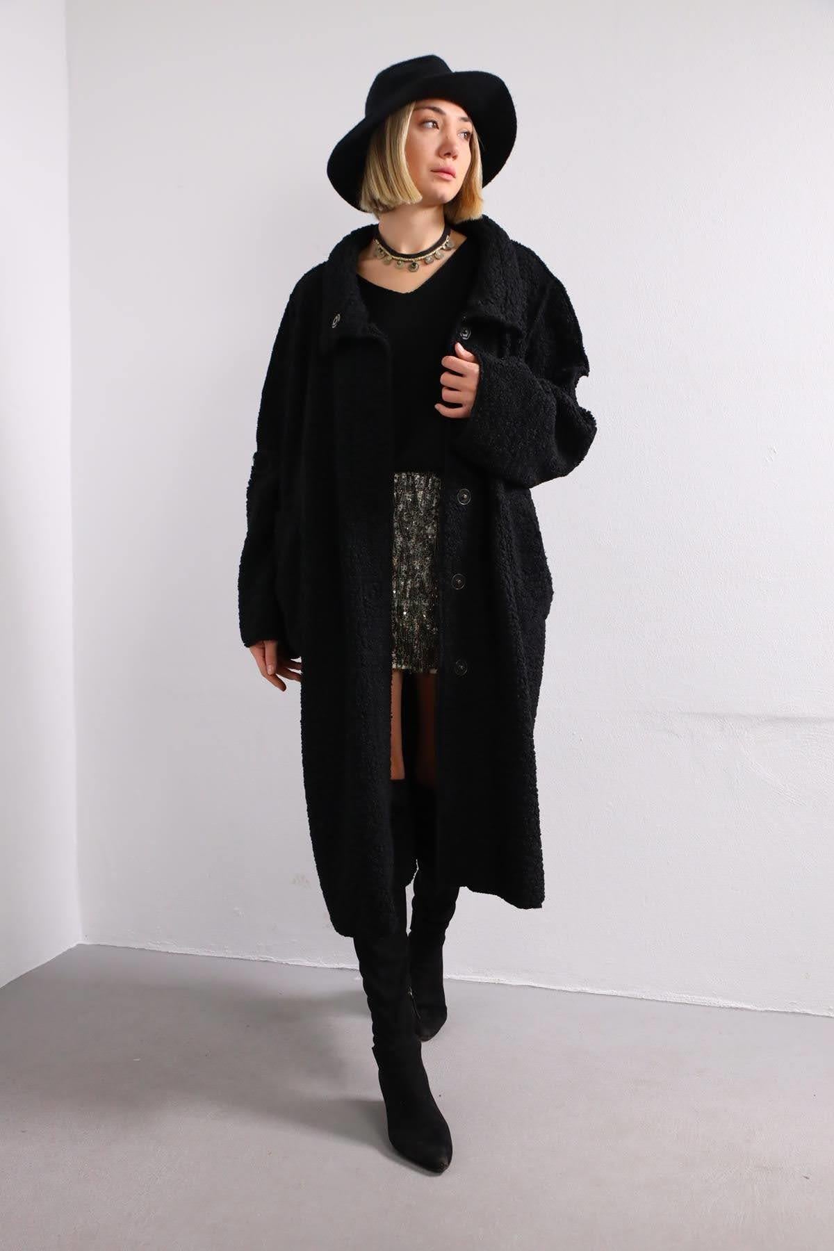 Siyah Dikiş Detaylı Oversize Kaban - Şaman Butik Siyah Dikiş Detaylı Oversize Kaban