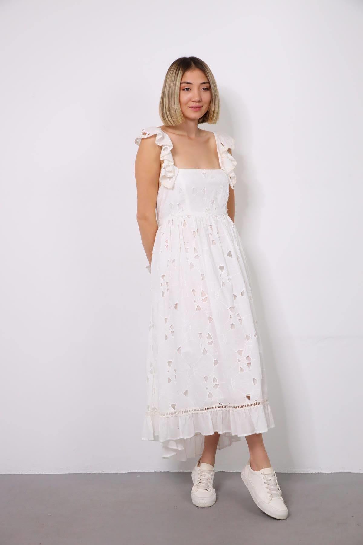  Beyaz Sırt Dekolteli Güpür Detaylı Uzun Elbise