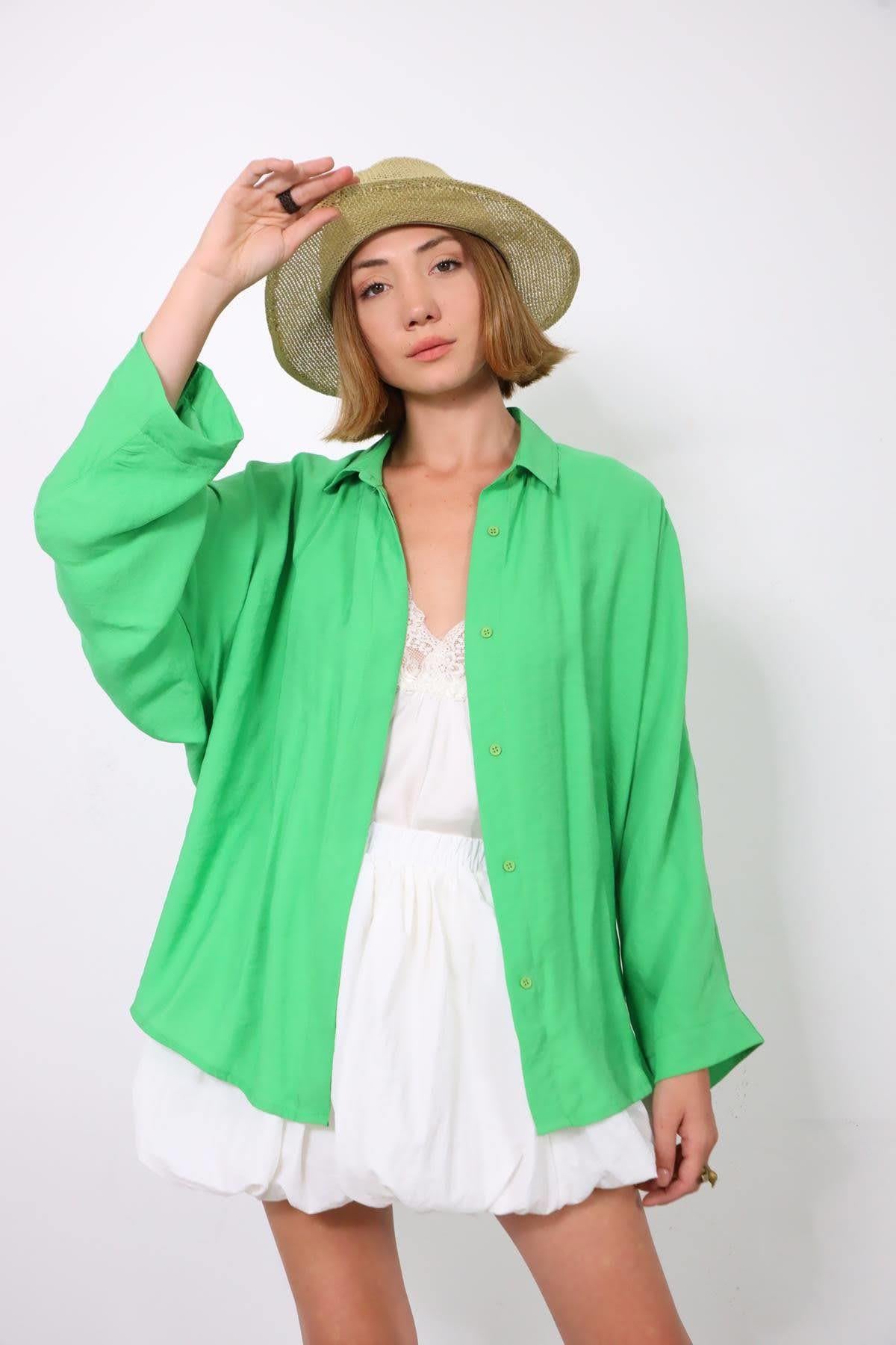 Yeşil Gizli Düğmeli Cepsiz Gömlek - Şaman Butik Yeşil Gizli Düğmeli Cepsiz Gömlek