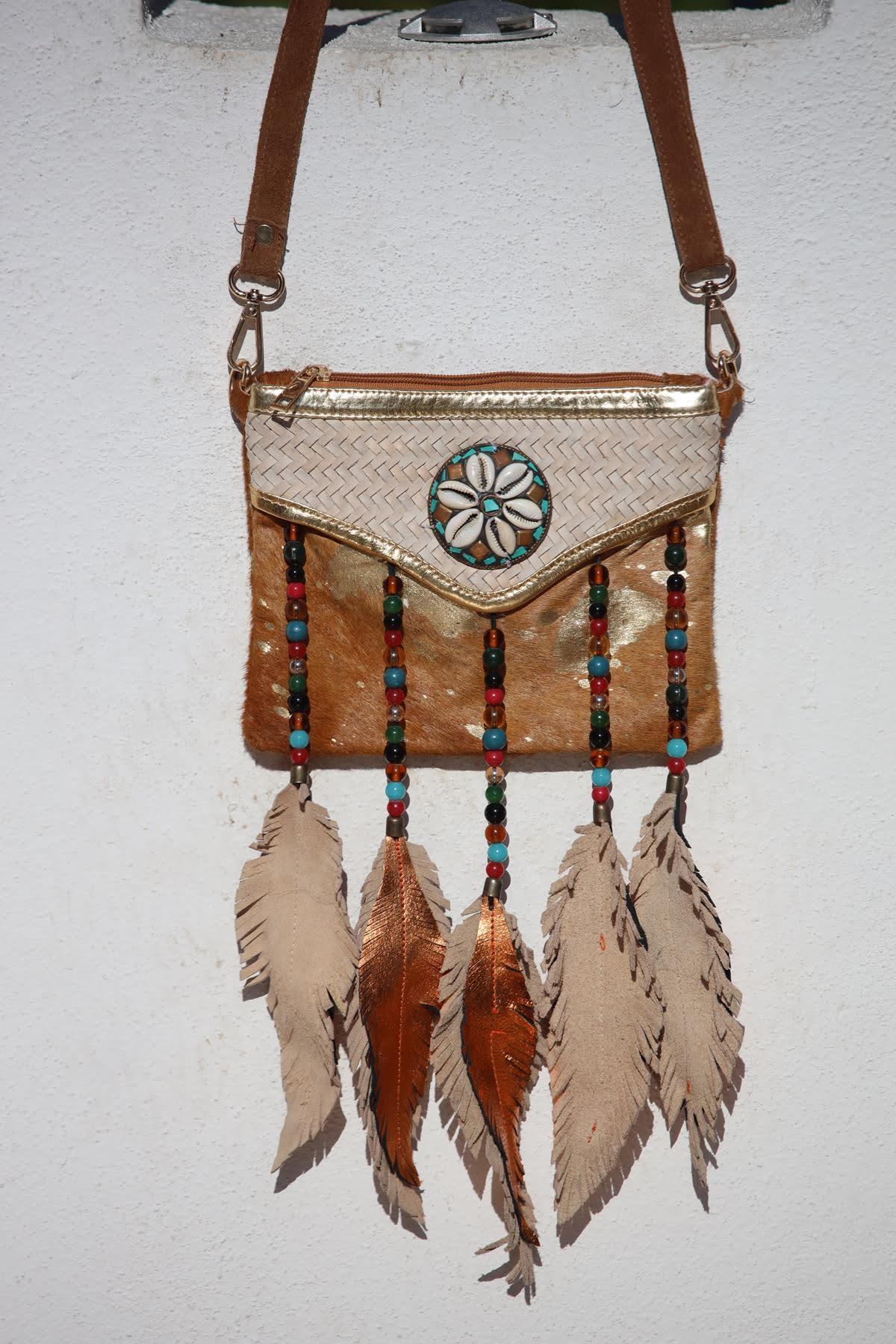 Camel Rengi Deniz Kabuklu Boncuk Püsküllü Tay Tüyü Tasarım Çanta