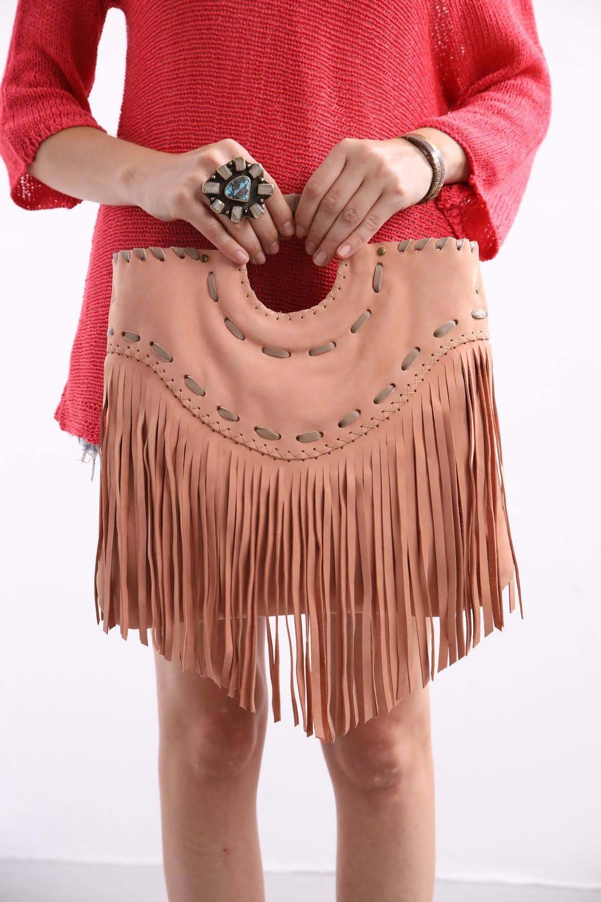  Pembe Püsküllü Deri Çanta