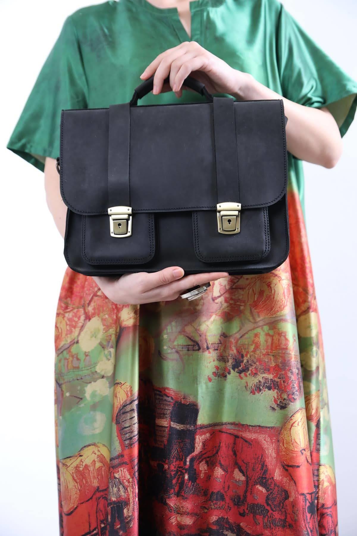  Siyah Deri Postacı Çantası