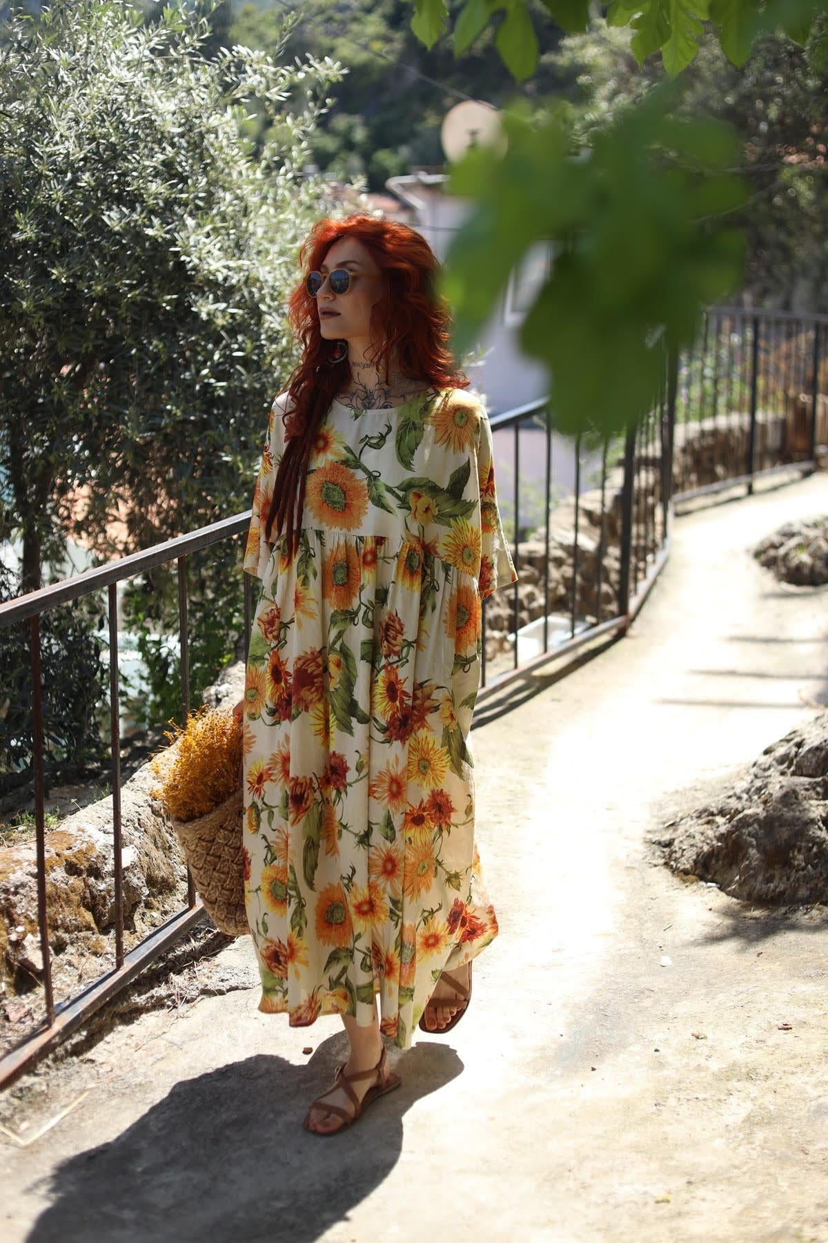 Krem Rengi Bisiklet Yaka Çiçek Desenli Otantik Elbise