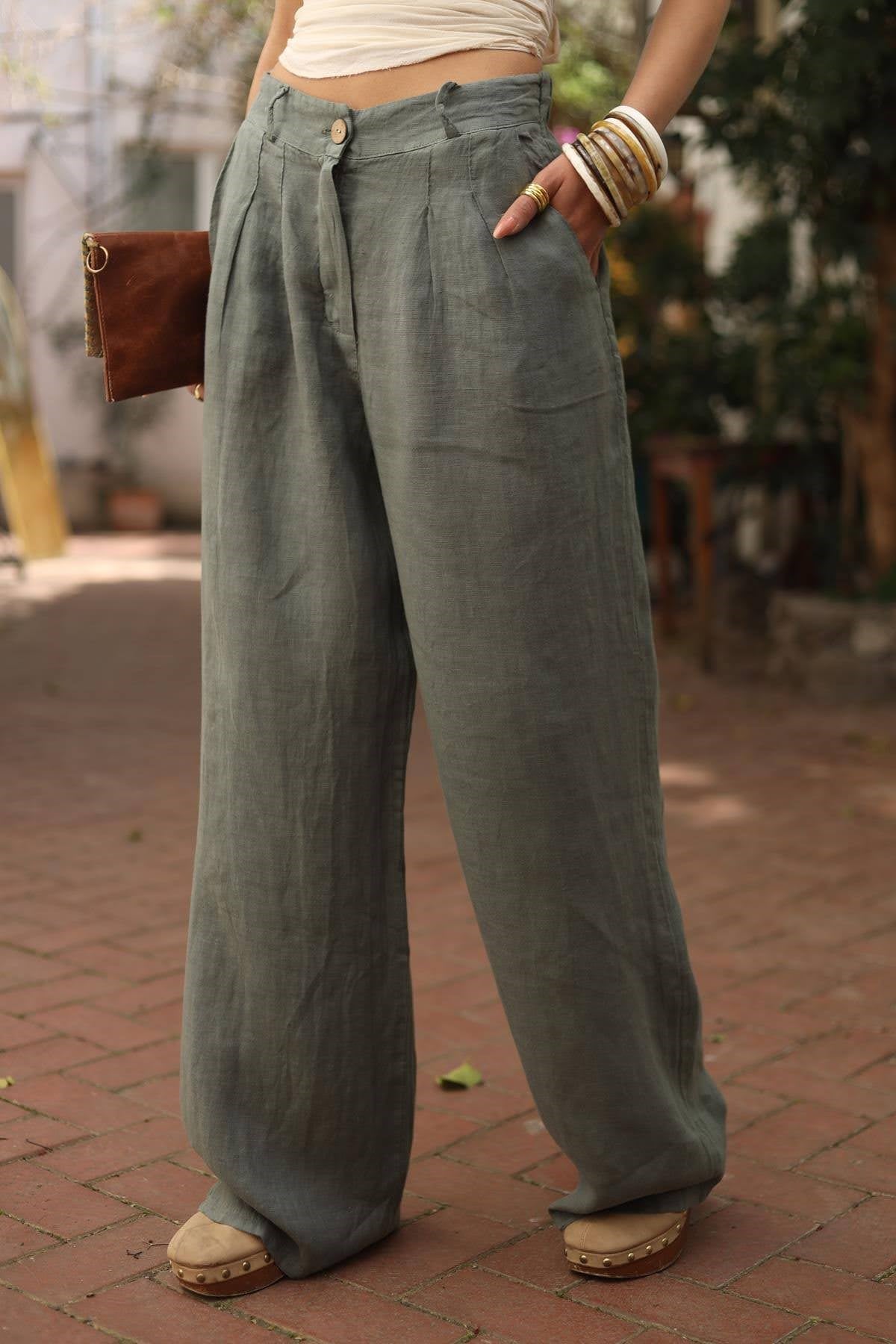 Haki Düğme Detaylı Fermuarlı Keten Pantolon