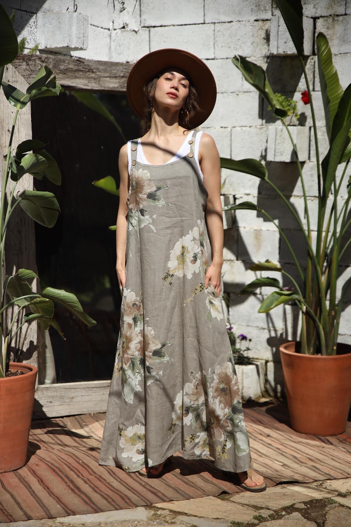 Vizon Rengi Çiçek Desenli Düğme Askılı Keten Elbise