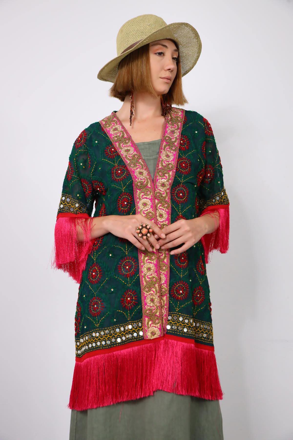 Zümrüt Yeşili İşlemeli Püsküllü Kaftan - Şaman Butik Zümrüt Yeşili İşlemeli Püsküllü Kaftan