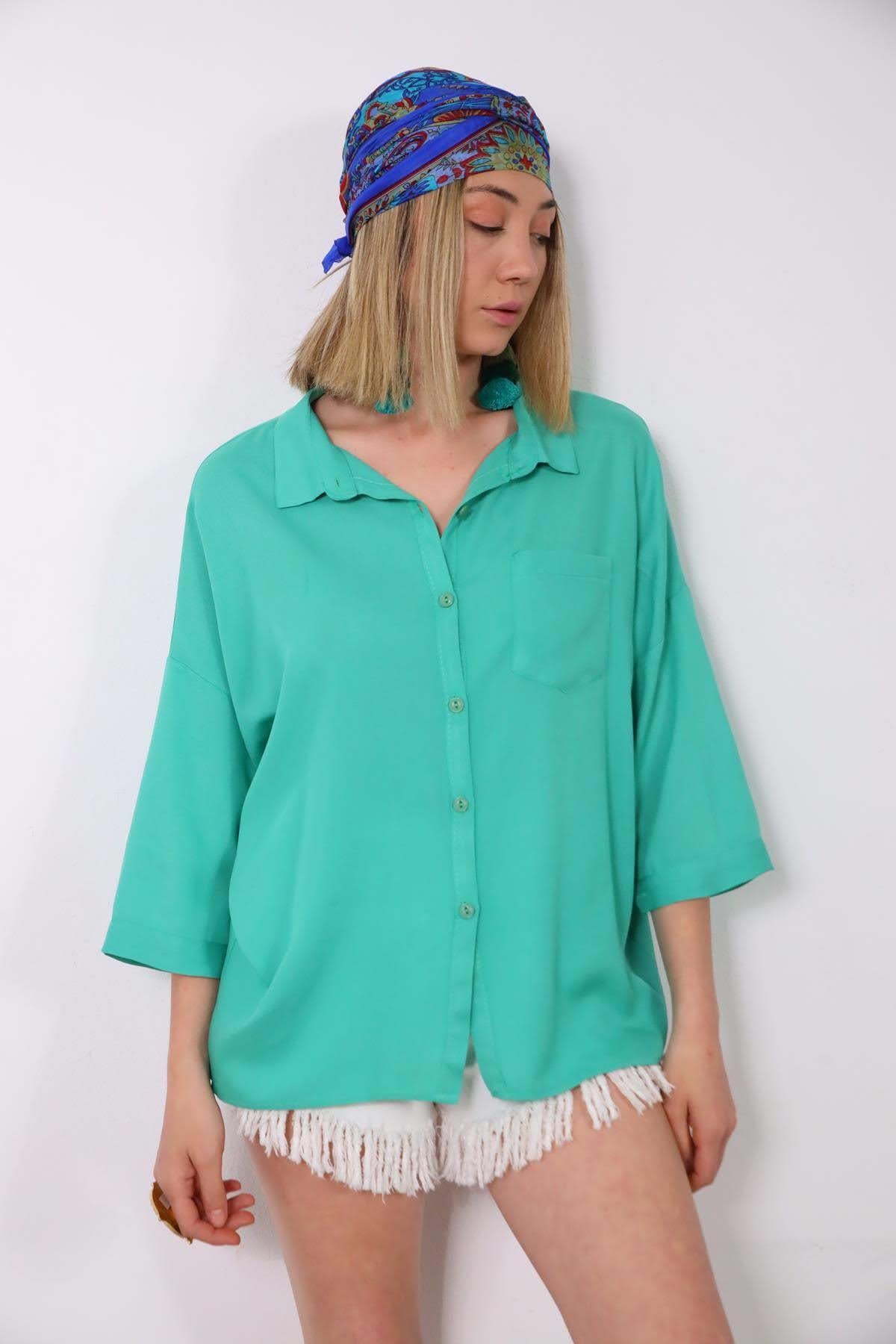  Mint Yeşili Arkası Halkalı Düz Gömlek