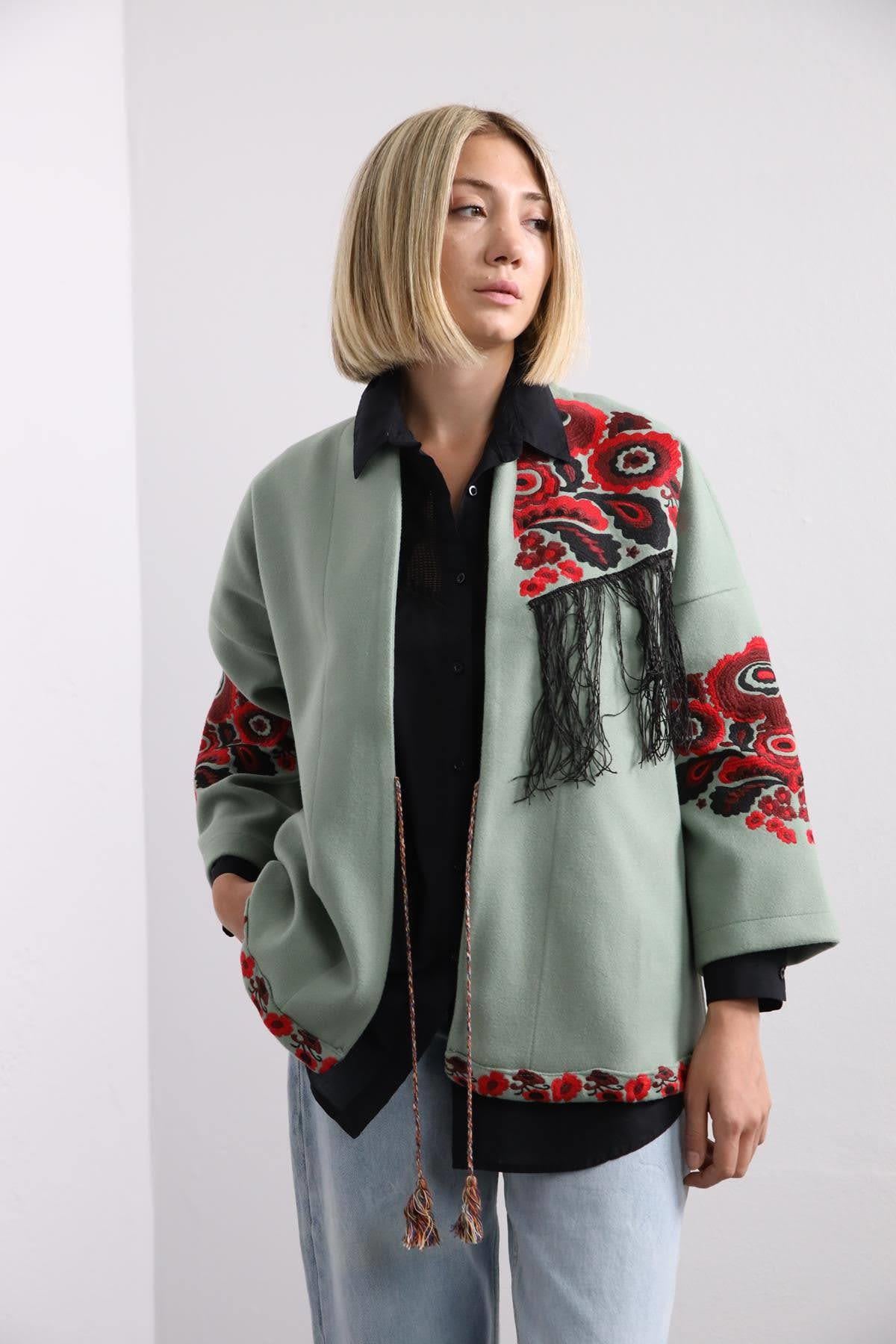 Mint Yeşili İşlemeli Püsküllü Kaşe Ceket - Şaman Butik Mint Yeşili İşlemeli Püsküllü Kaşe Ceket