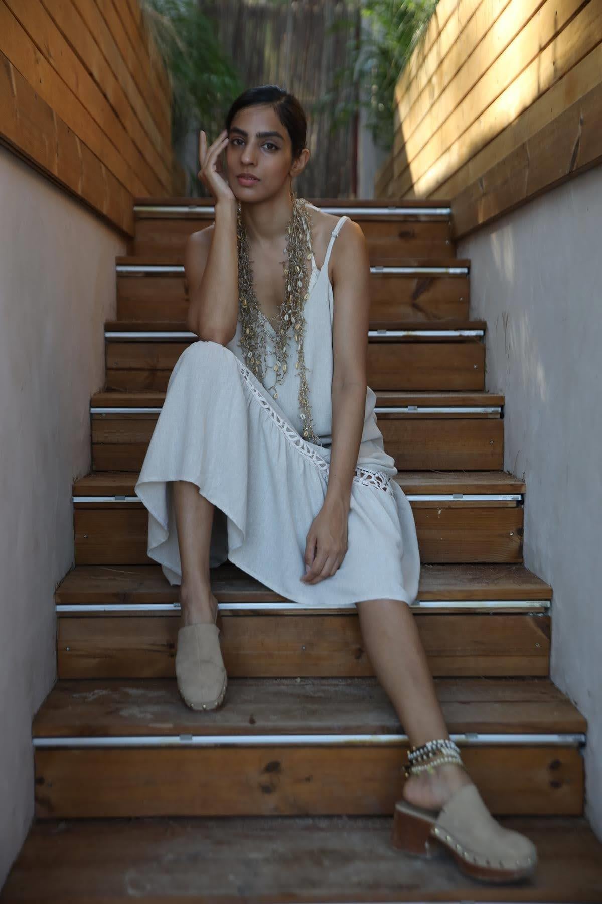 Taş Rengi Eteği Dantelli Askılı Elbise - Şaman Butik Taş Rengi Eteği Dantelli Askılı Elbise