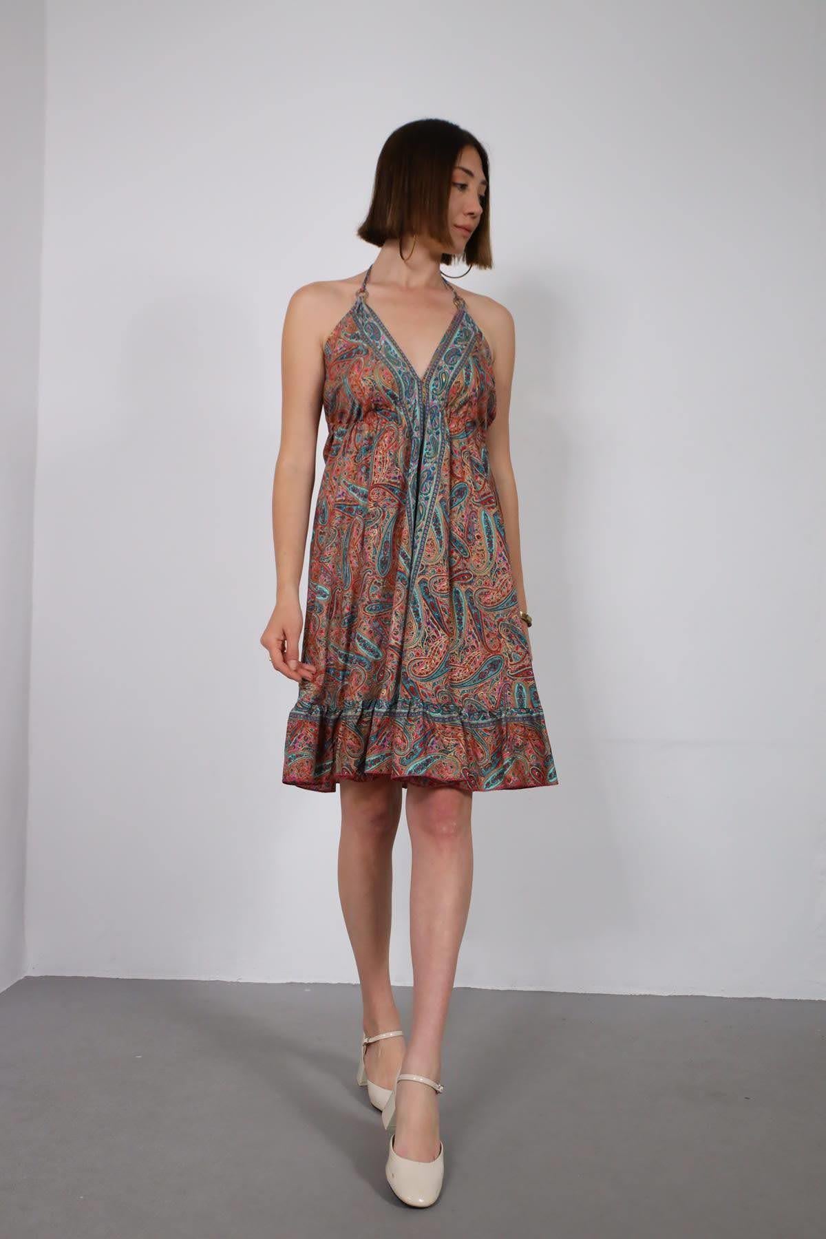 Renkli Sırt Dekolteli Etnik Desenli Elbise - Şaman Butik Renkli Sırt Dekolteli Etnik Desenli Elbise