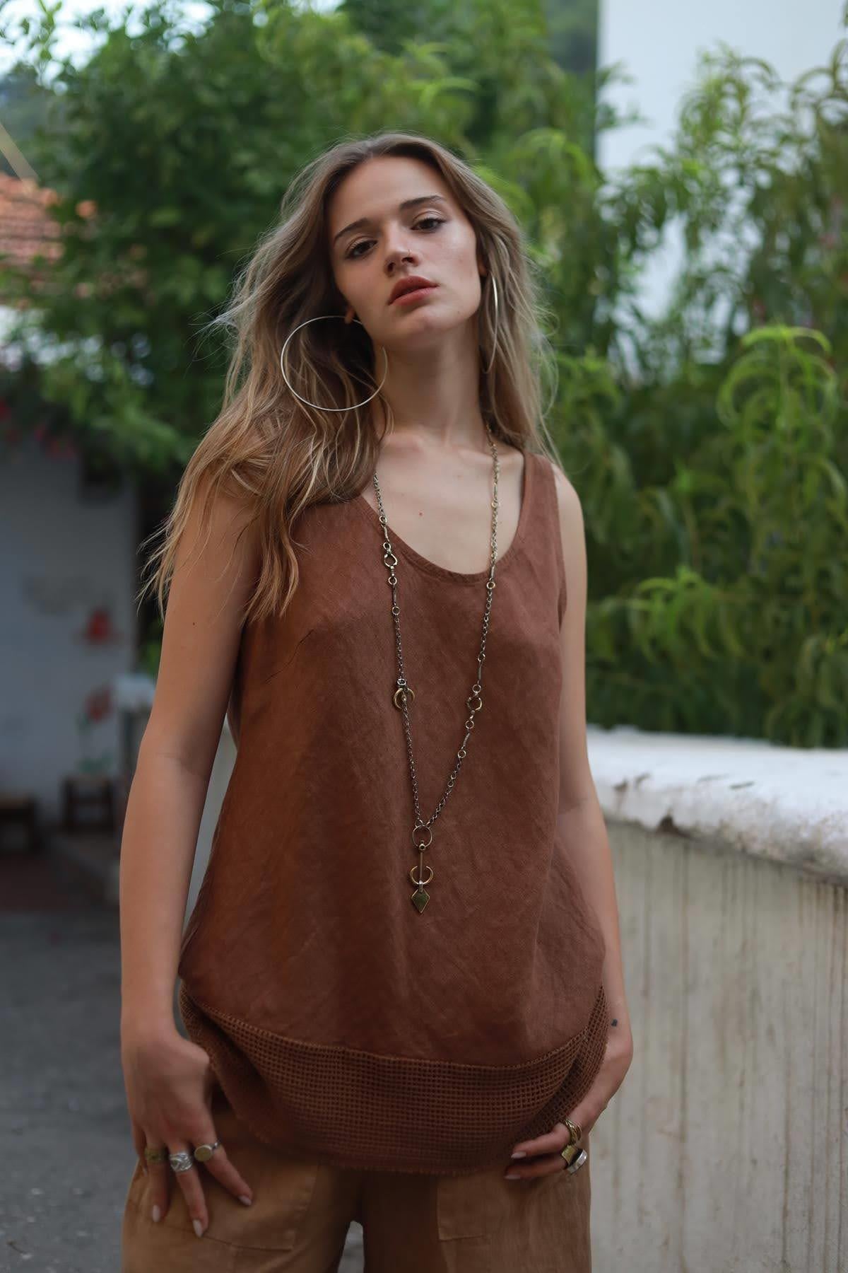 Kahverengi Fileli Sıfır Kol Keten Bluz