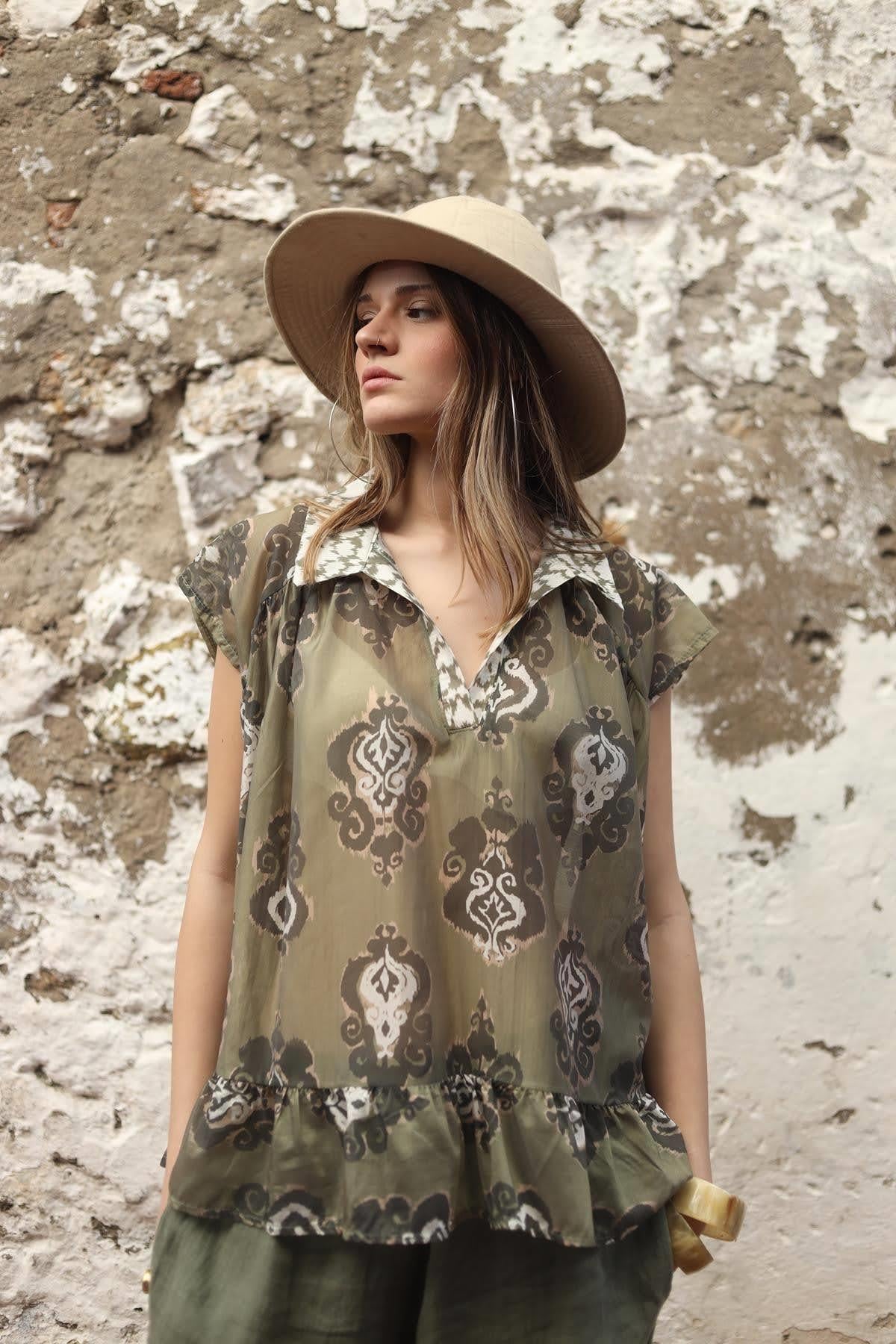 Haki Desenli Gömlek Yaka Kolsuz Tensel Bluz