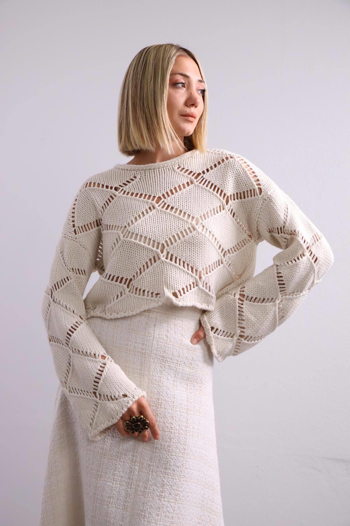 Krem Rengi Delikli Crop Kazak - Şaman  Krem Rengi Delikli Crop Kazak