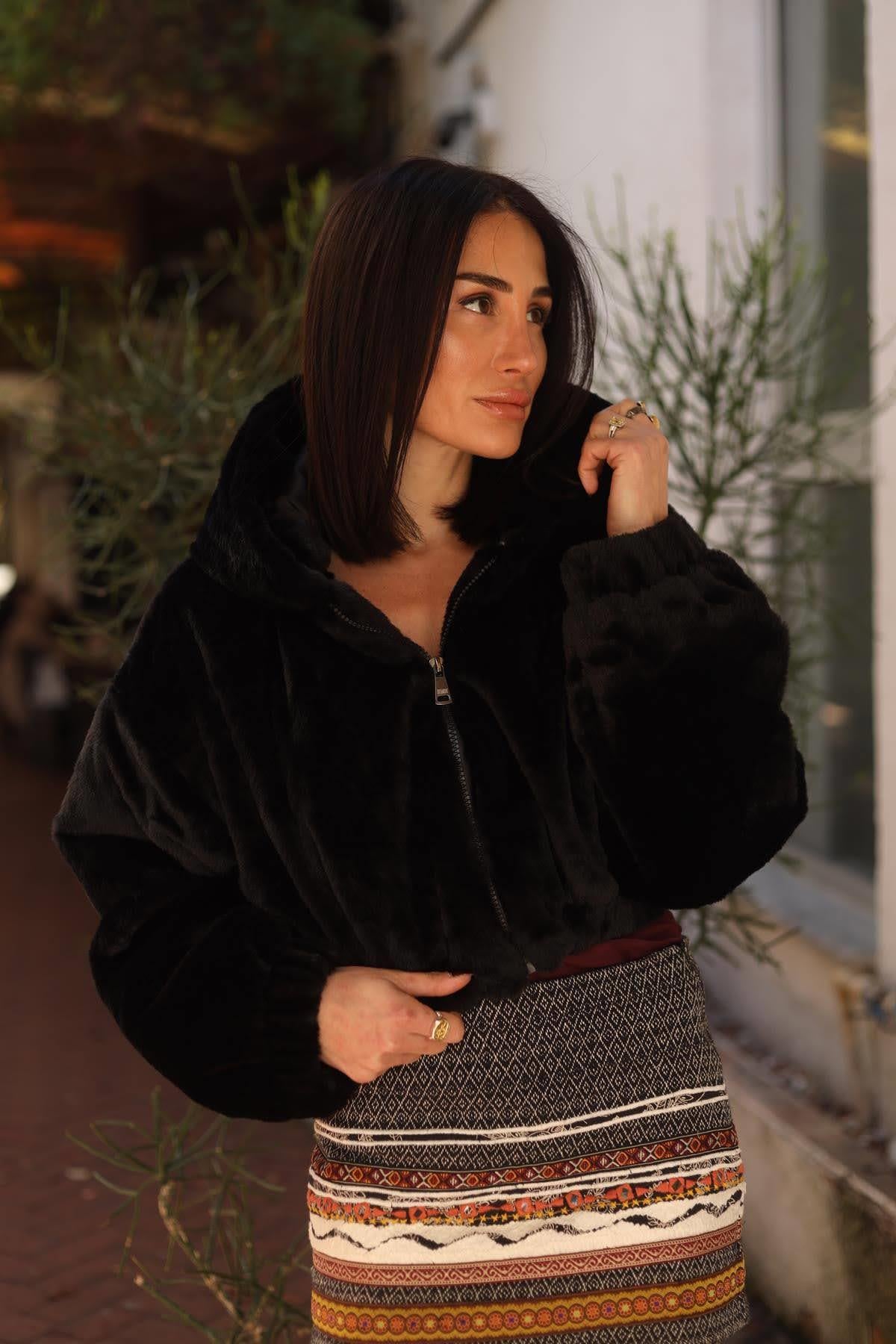 Siyah Kapüşonlu Peluş Crop Ceket