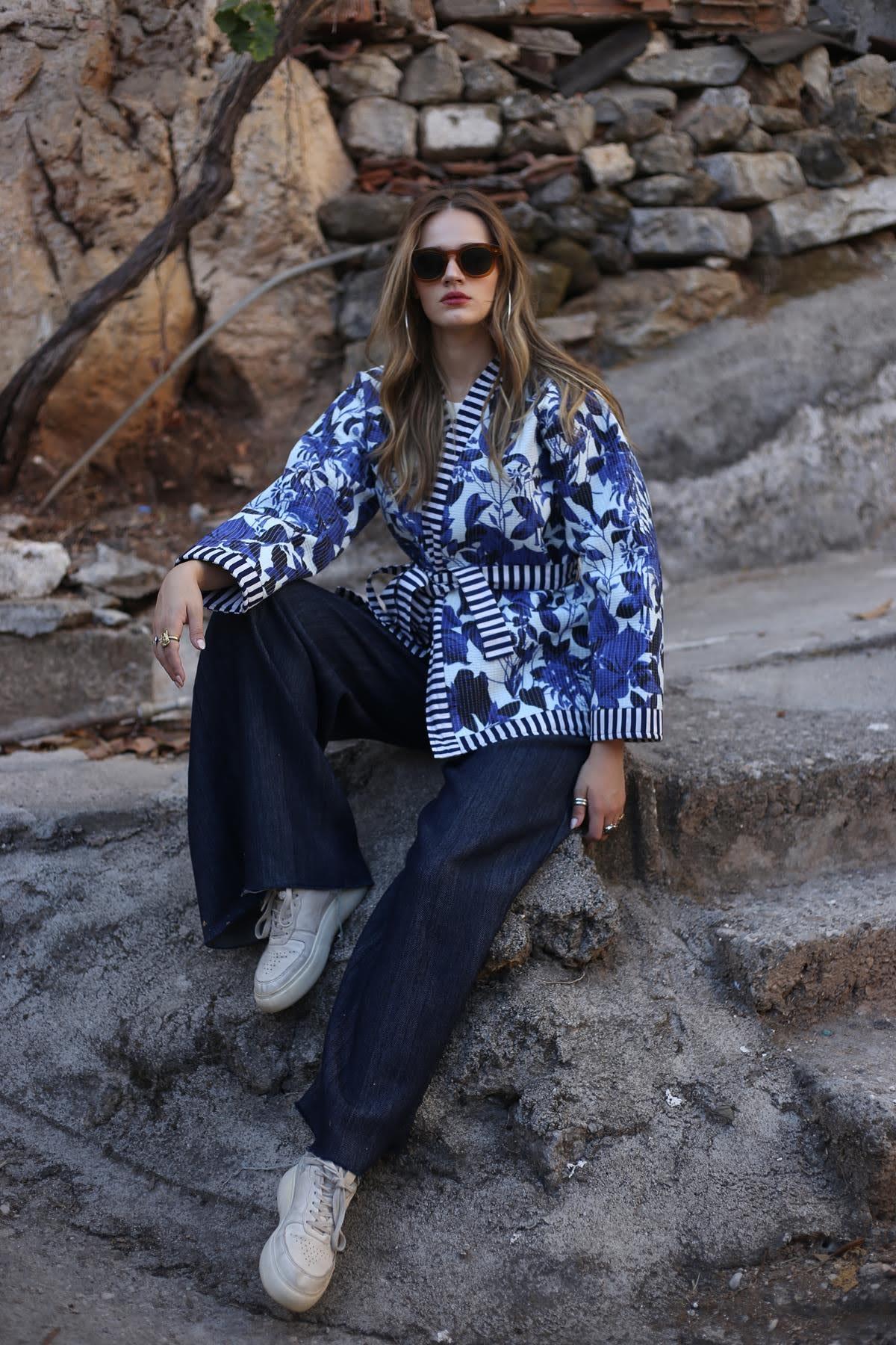 Saks Mavisi Desenli Garnili Kapitone Ceket