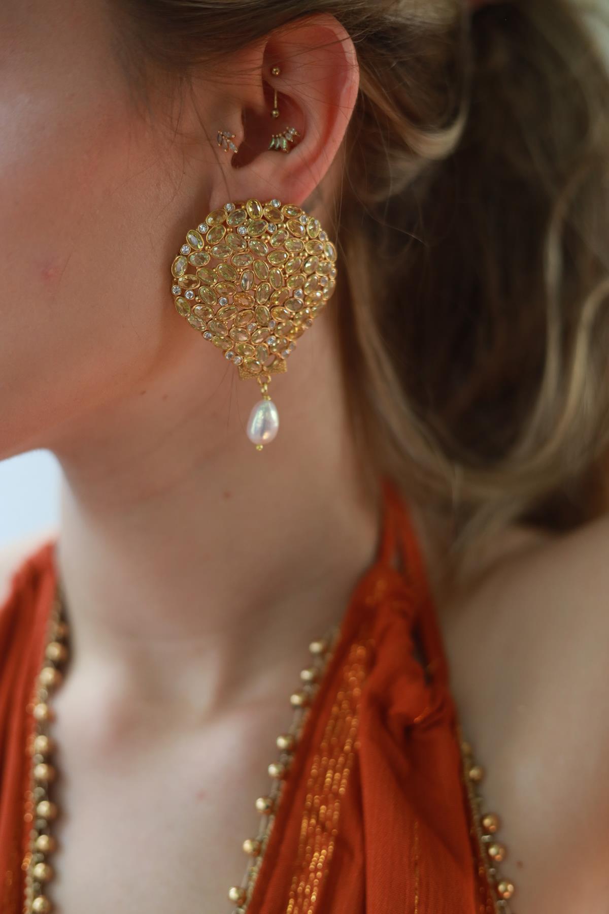 Taşlı İnci Detaylı Balon Küpe