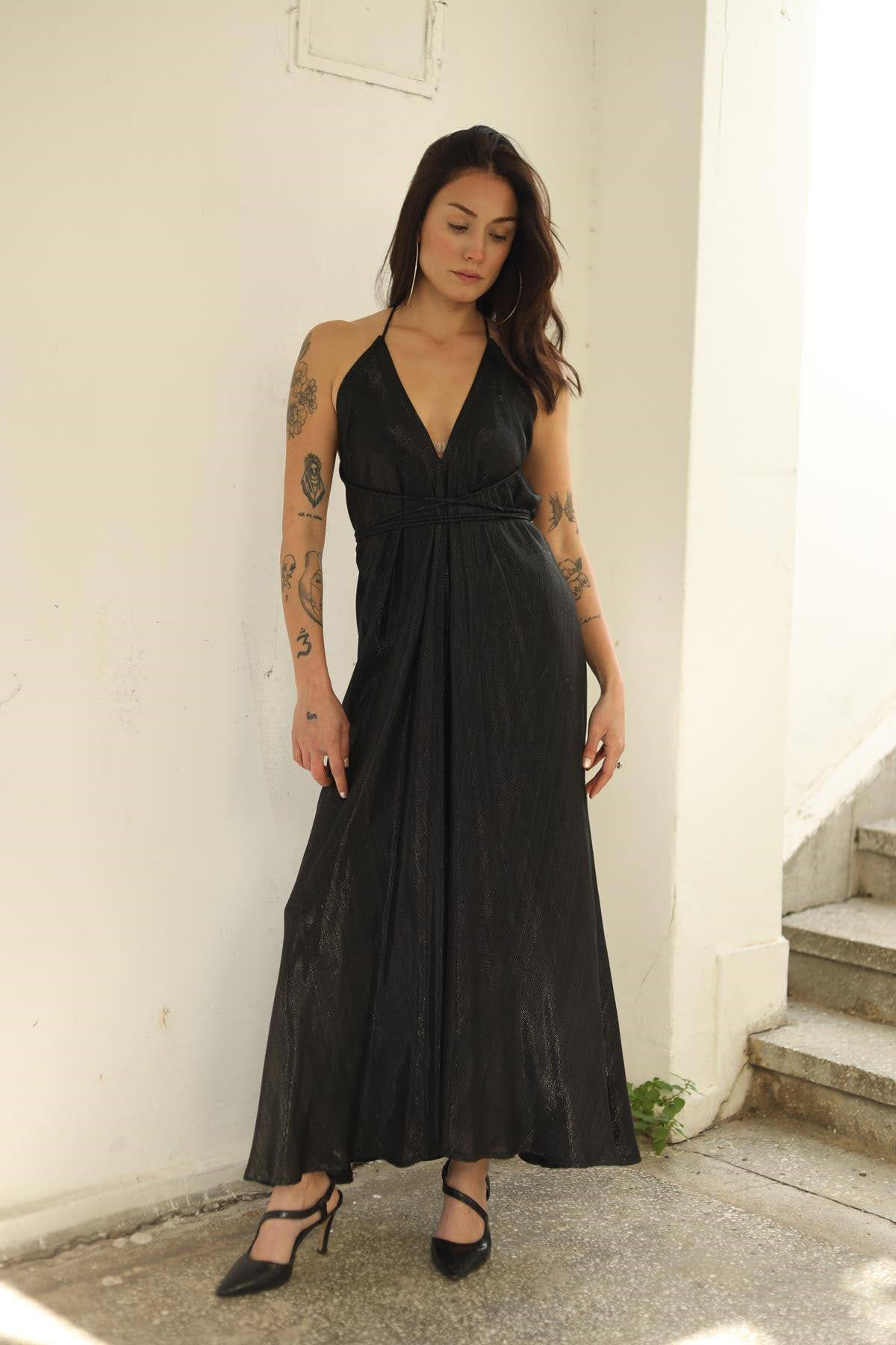 Siyah Işıltılı Sırt Dekolteli Bağlamalı Elbise