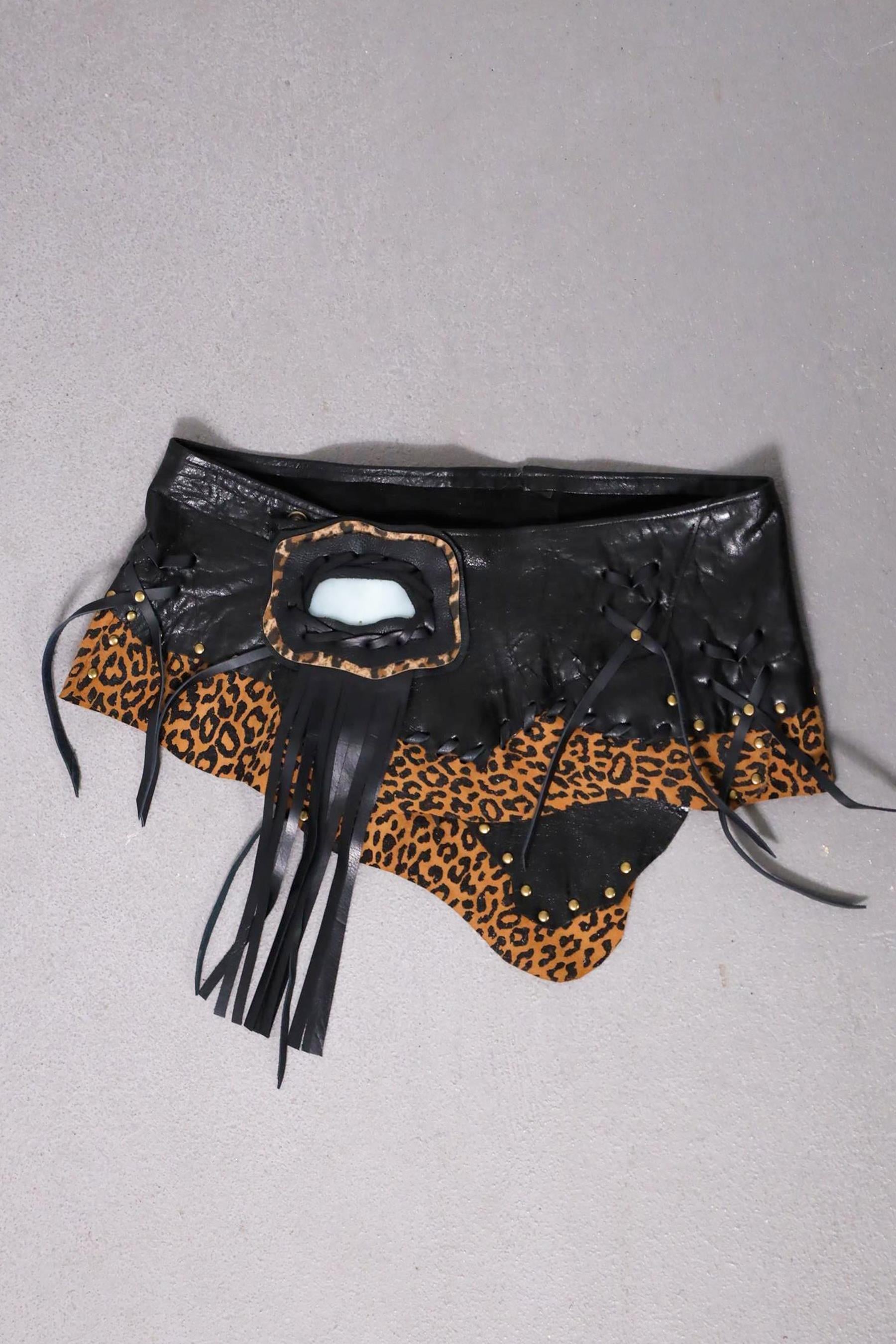 Siyah Leopar Desenli Doğal Taşlı Deri Kemer - Şaman Butik Siyah Leopar Desenli Doğal Taşlı Deri Kemer