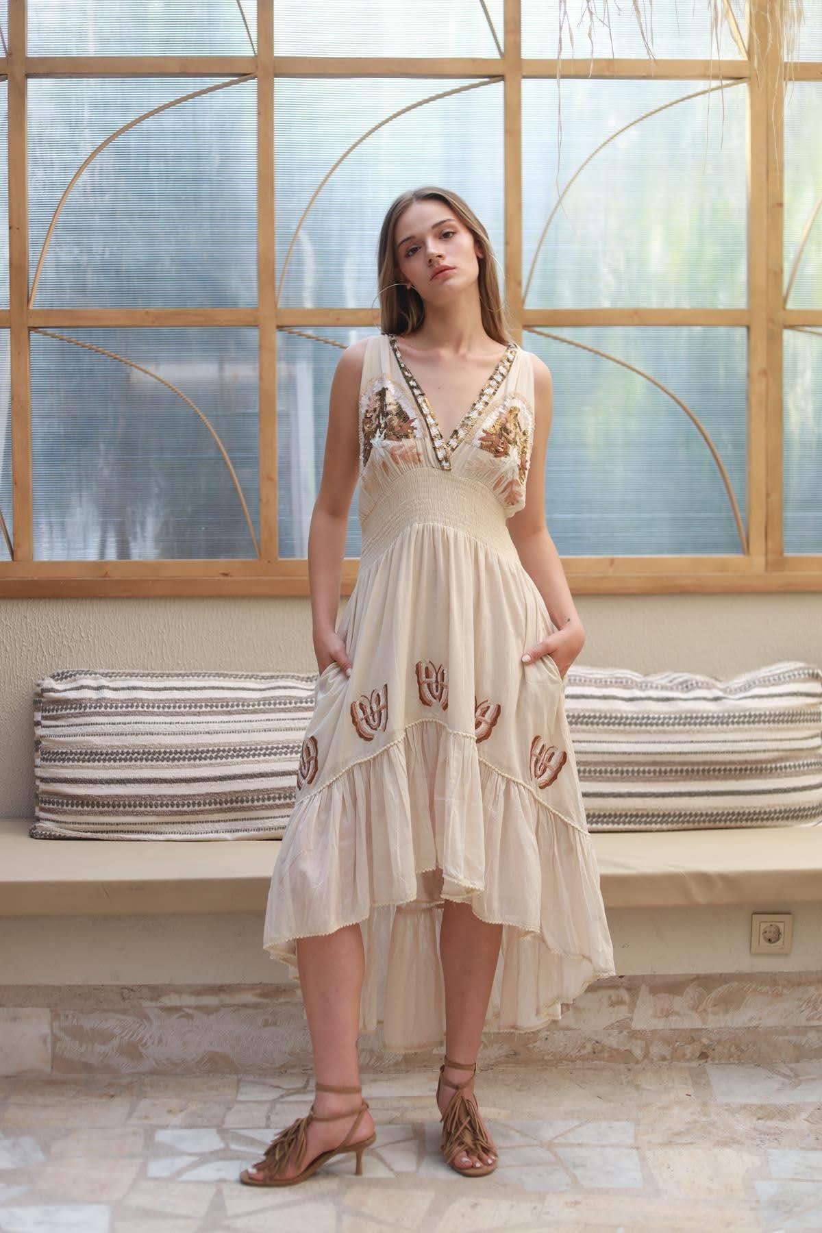 Krem Rengi Yakası Payetli Önü Kısa Bohem Elbise