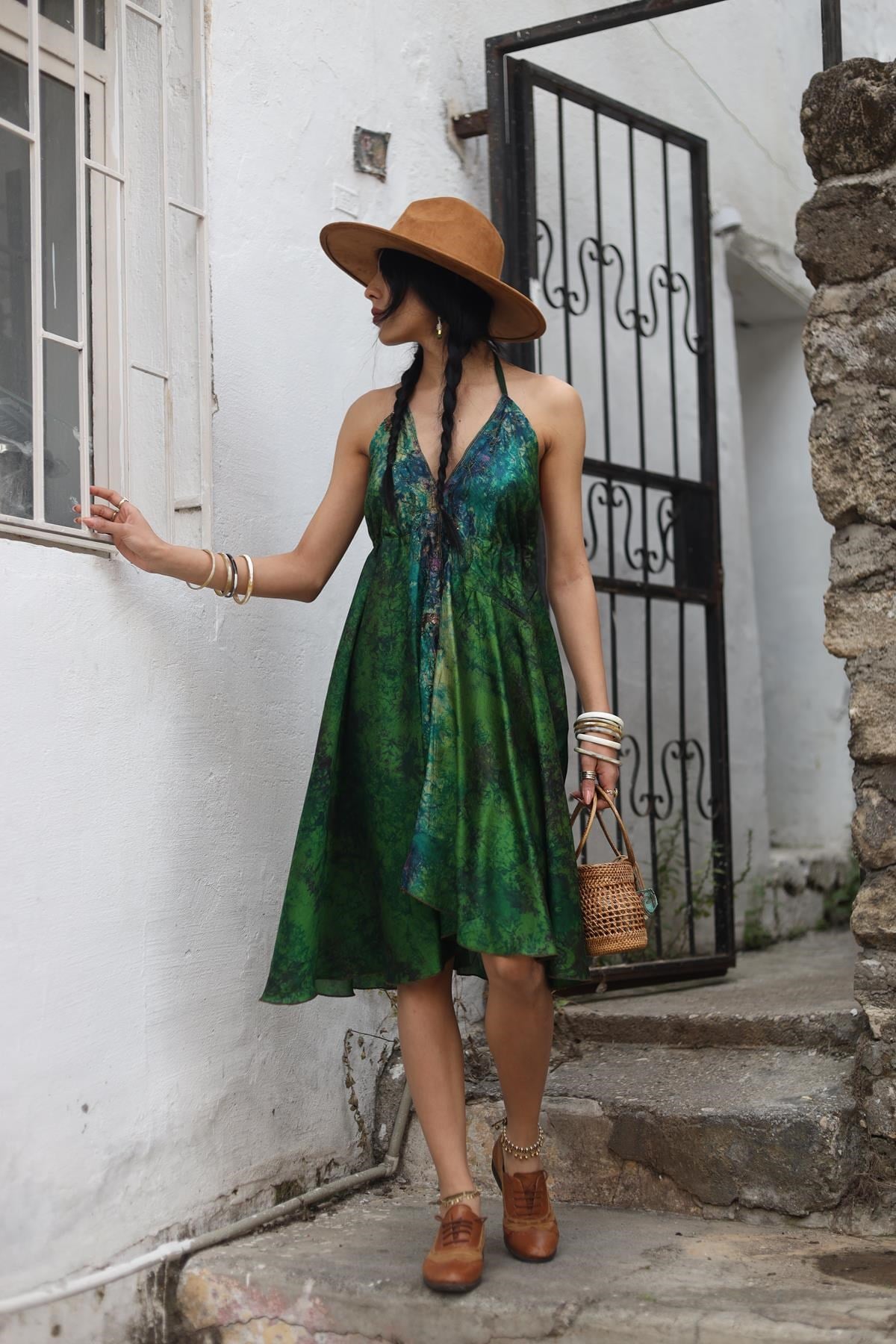 Yeşil Bağlamalı Nakışlı Batik Desenli İpek Elbise