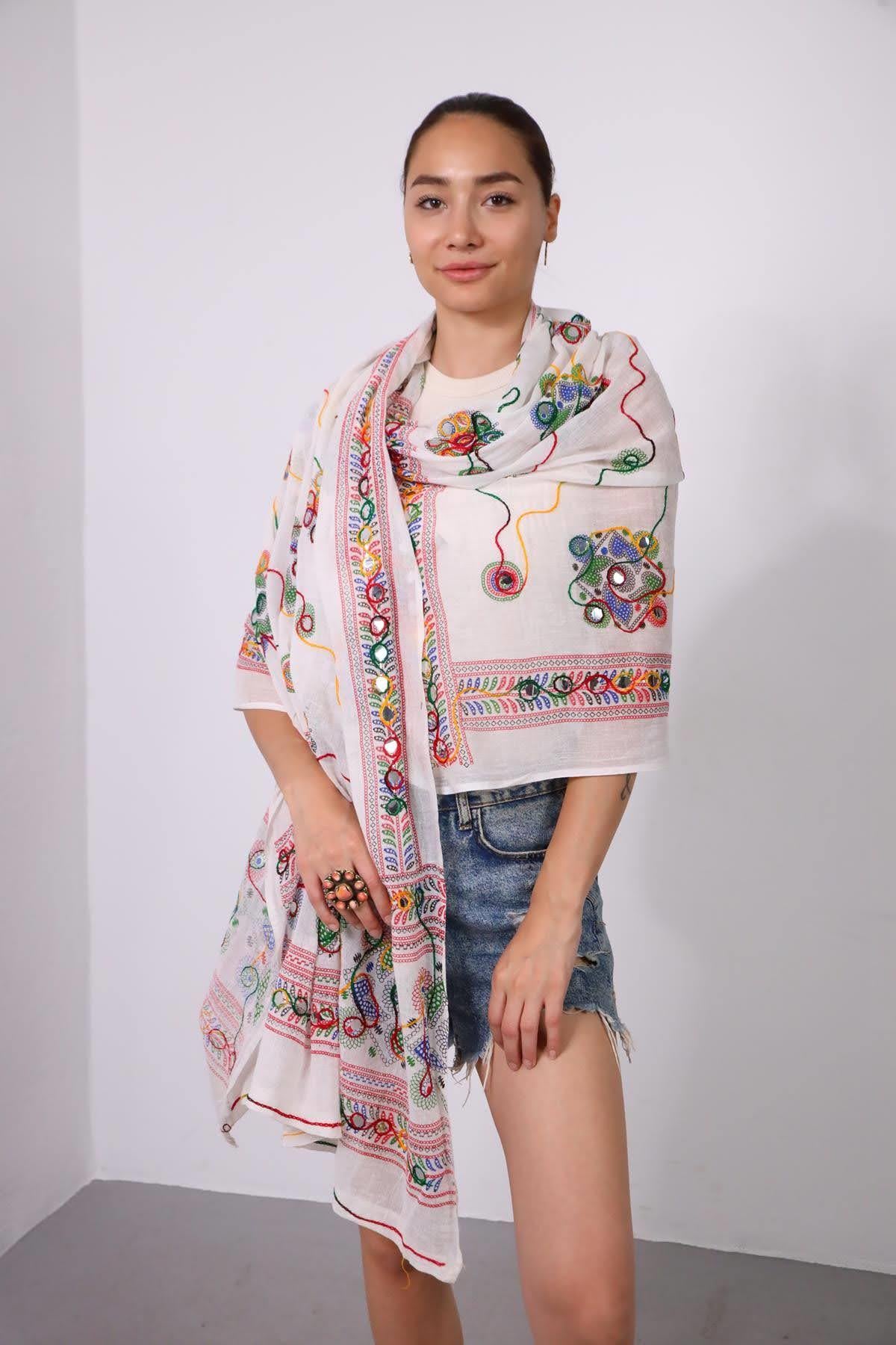 Ekru Otantik İşlemeli Aynalı Şal - Şaman Butik Ekru Otantik İşlemeli Aynalı Şal