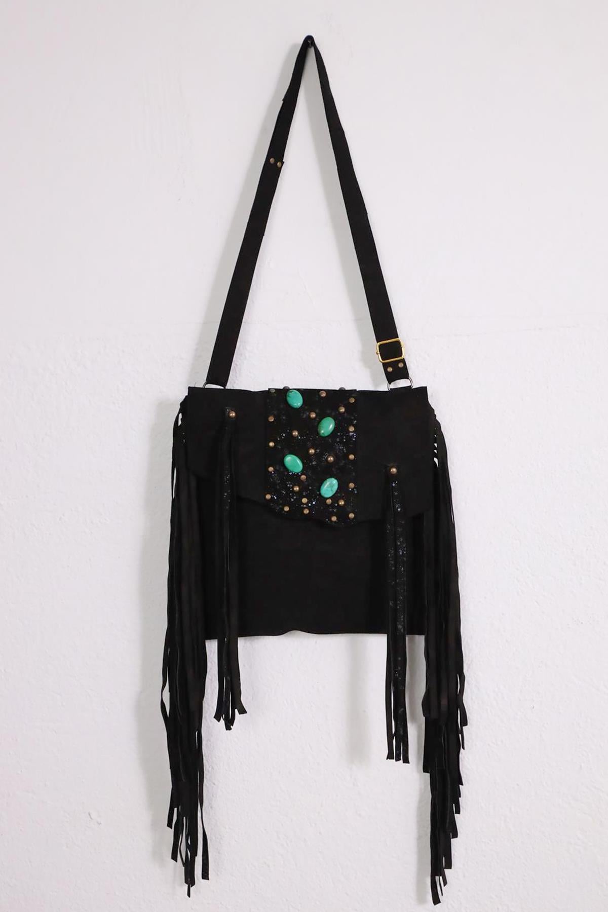  Siyah Taş Detaylı Püsküllü Deri Çanta