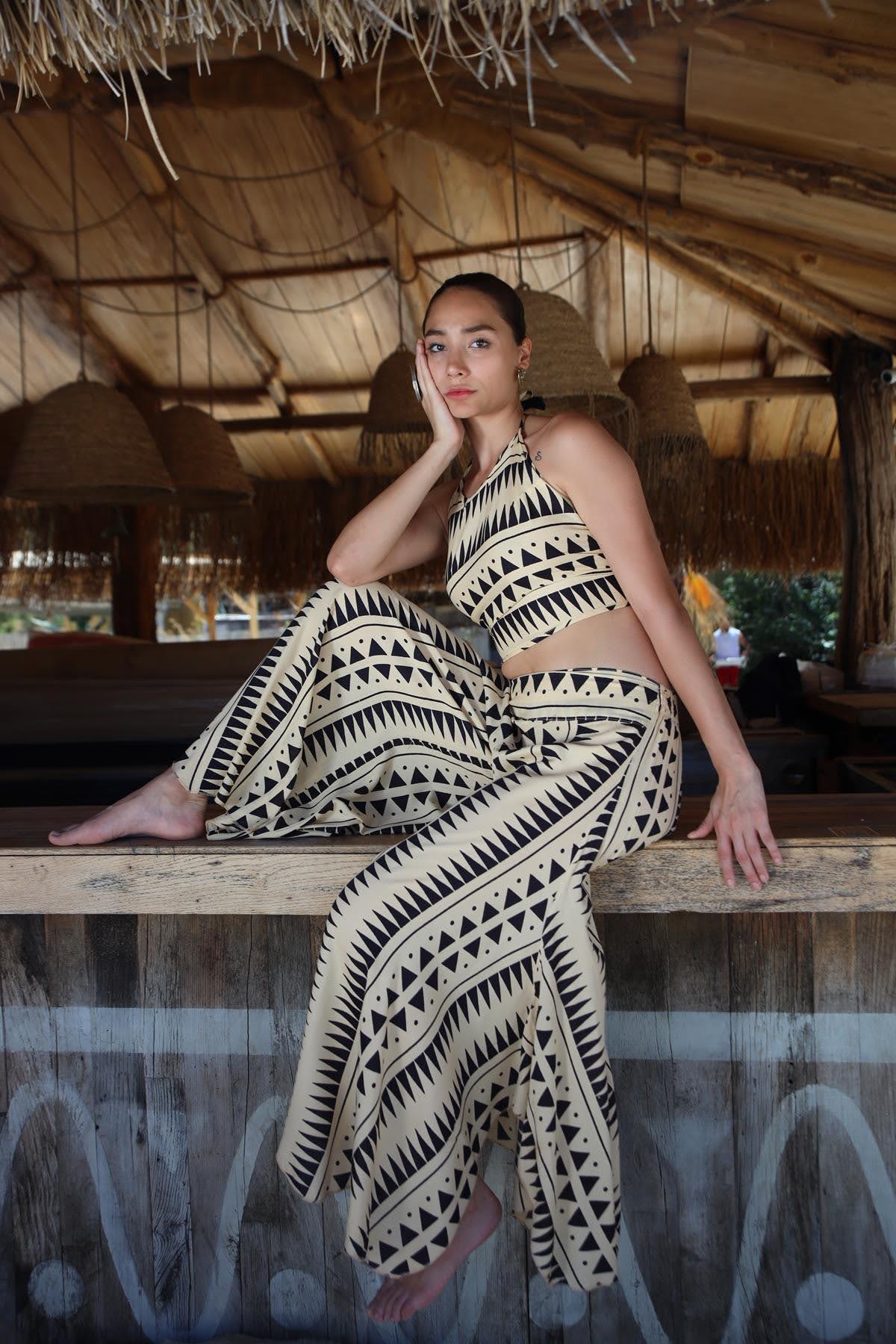  Bej Desenli Yarasa Pantolon ve Crop Top Takım