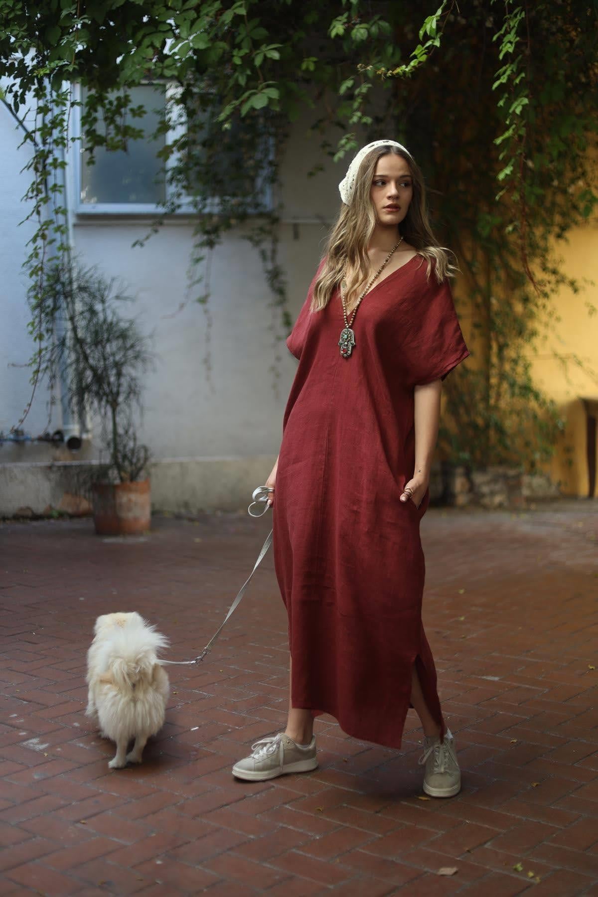 Bordo Sırtı Bağlamalı Yırtmaçlı Keten Elbise