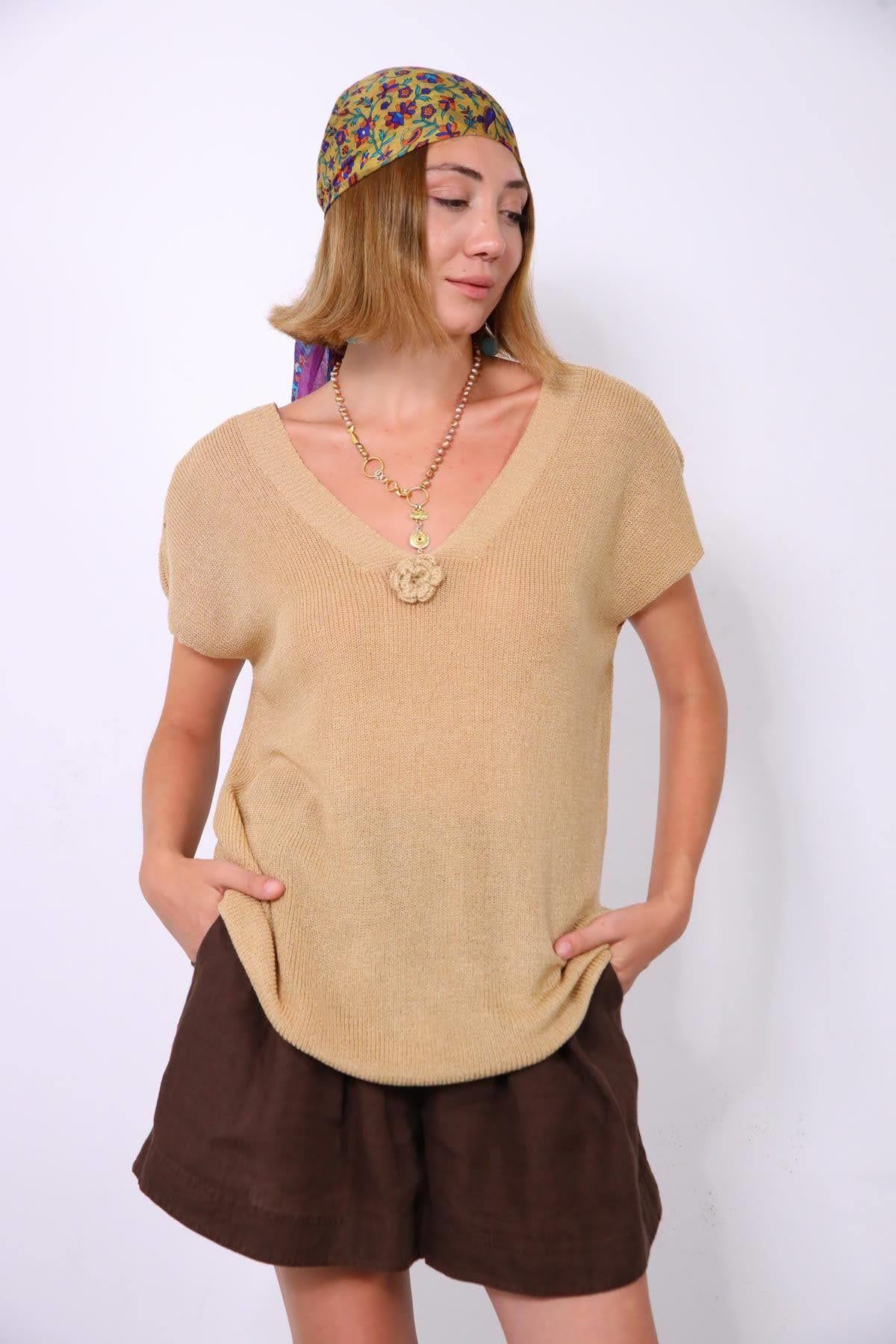 Camel Rengi Önü Arkası V Yaka Çiçekli Triko Bluz - Şaman Butik Camel Rengi Önü Arkası V Yaka Çiçekli Triko Bluz