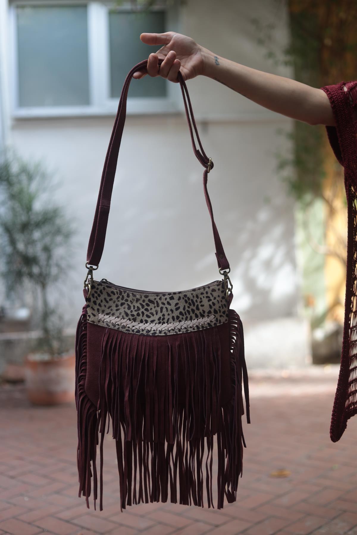 Bordo Tay Tüyü Detaylı Püsküllü Süet Deri Çanta