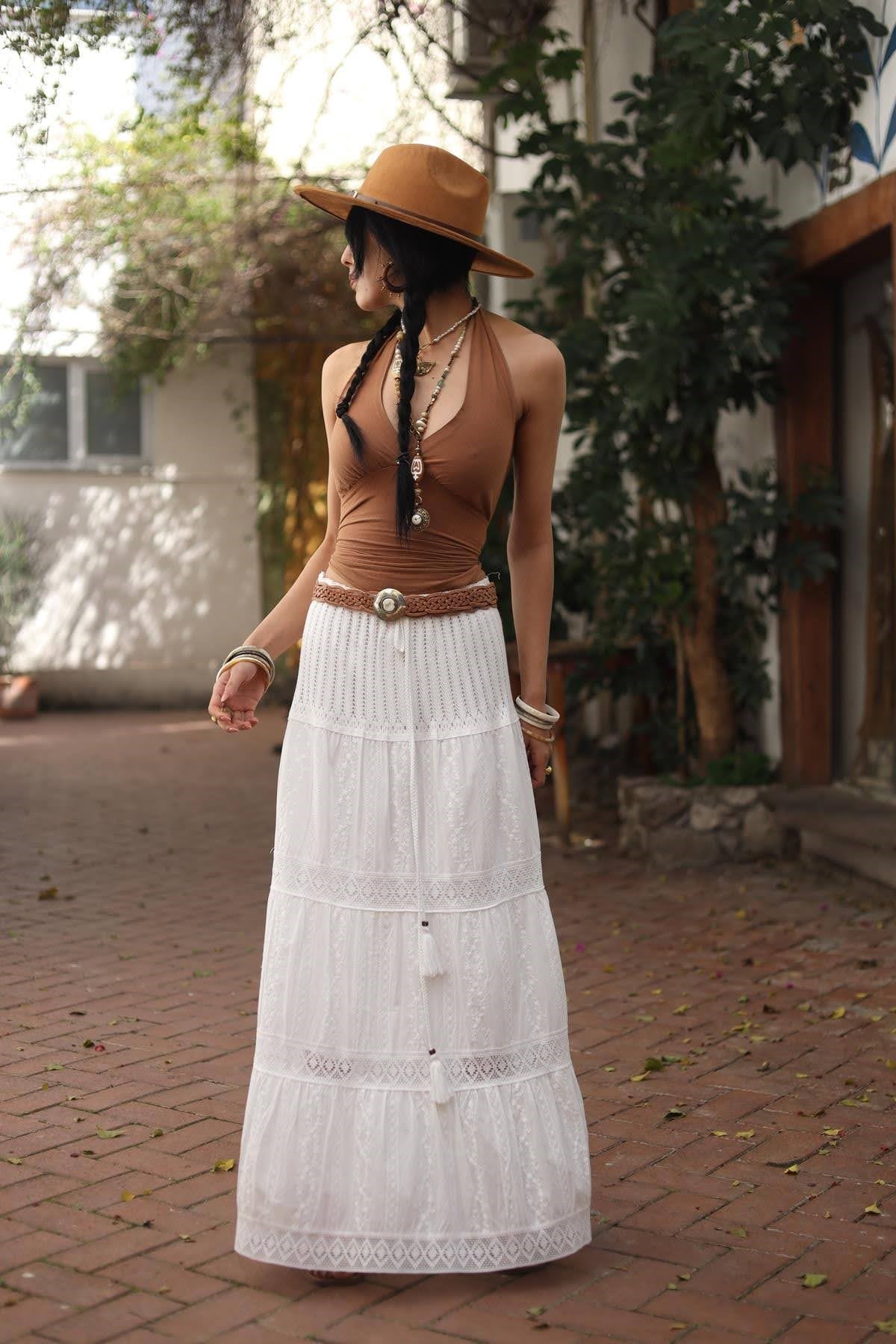 Beyaz Dantel Detaylı Nakışlı Otantik Etek