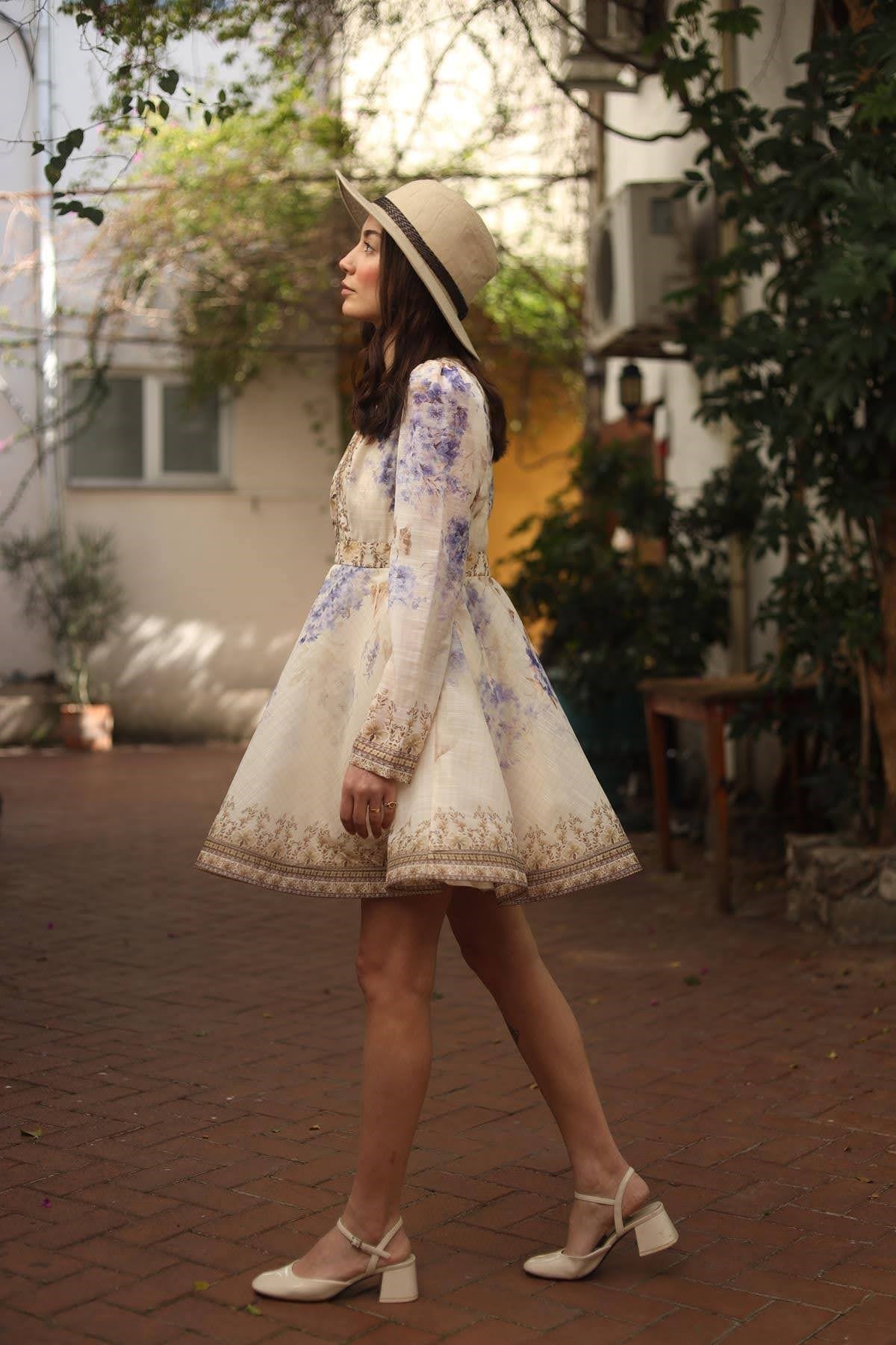 Krem Rengi Desenli Kısa Şifon Elbise