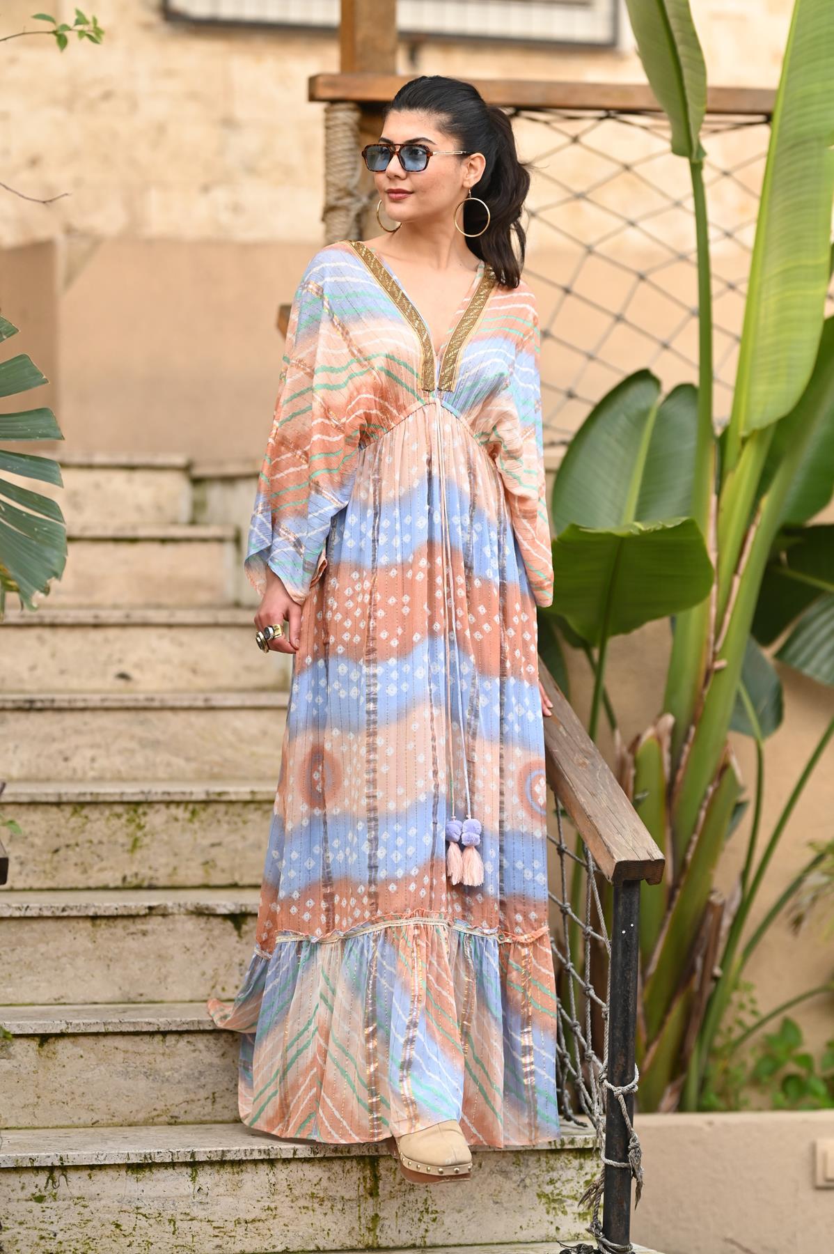 Lila Desenli Yakası İşlemeli Otantik Elbise