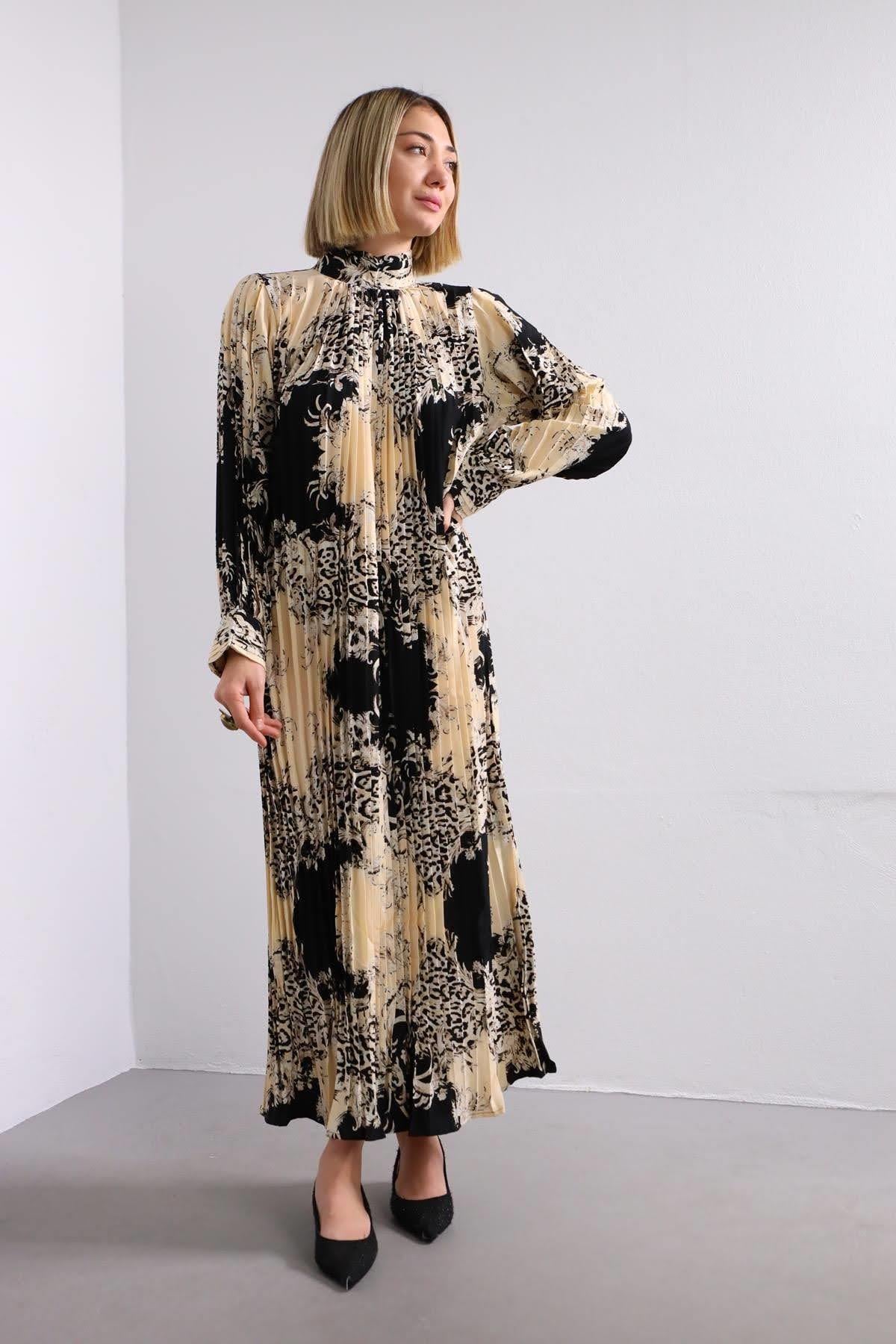 Krem Rengi Desenli Pileli Uzun Şık Elbise - Şaman Butik - Bohem Giyim ve Aksesuar | Kadın & Erkek Krem Rengi Desenli Pileli Uzun Şık Elbise