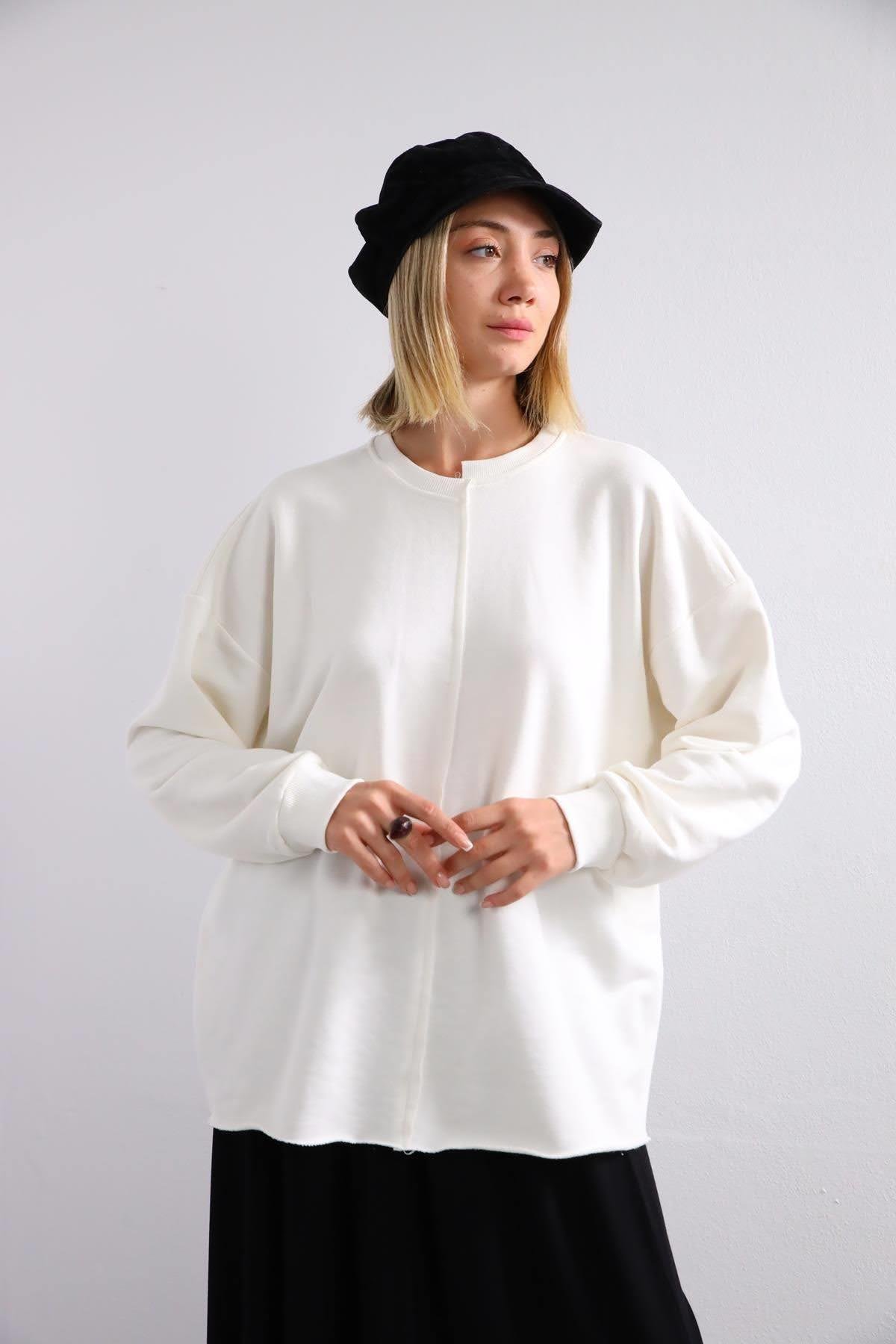  Beyaz Önü Dikişli Sweat