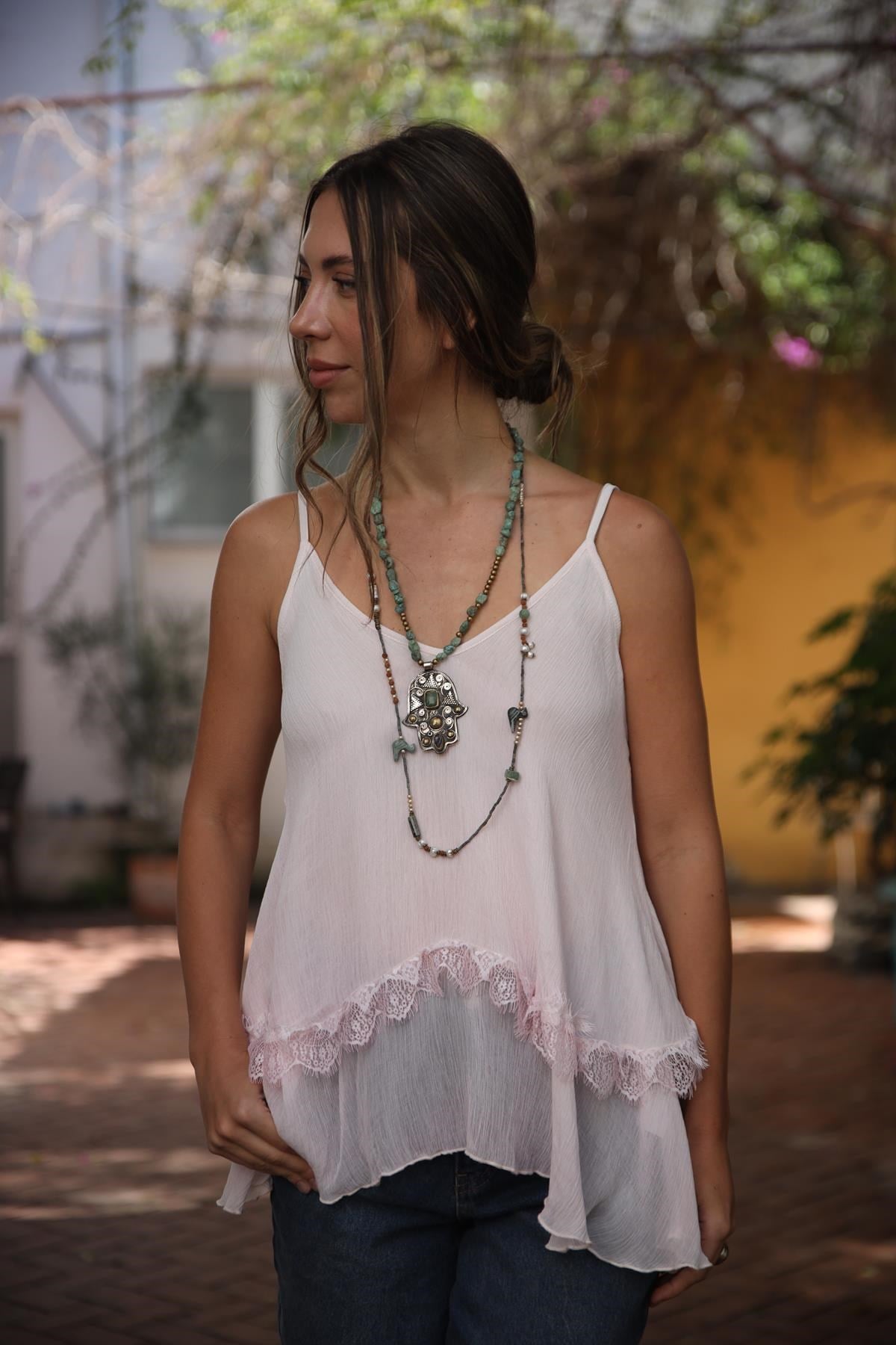 Pembe Dantel Detaylı Askılı Gofre Bluz