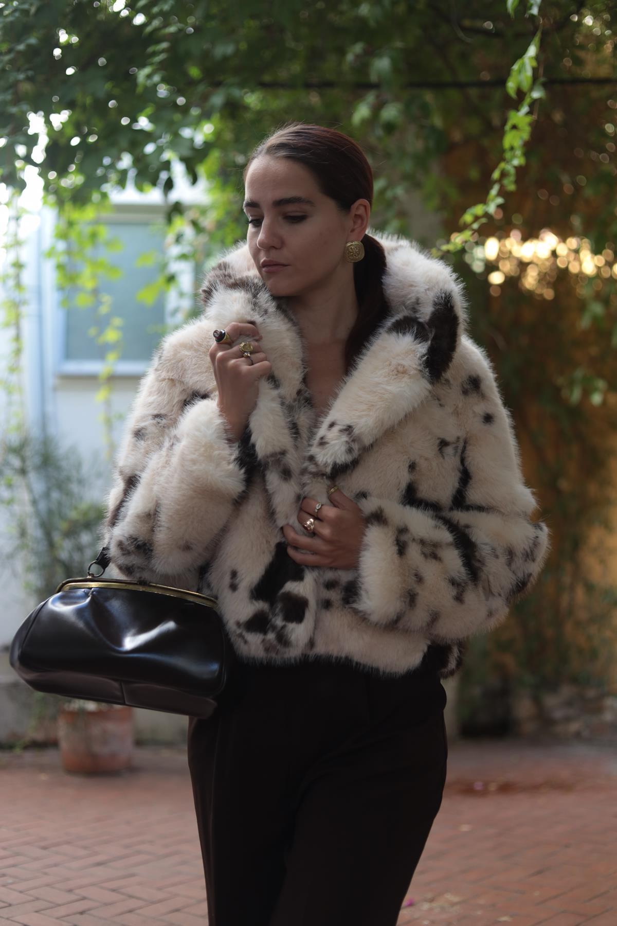 Krem Rengi Benekli Kısa Kürk Kaban