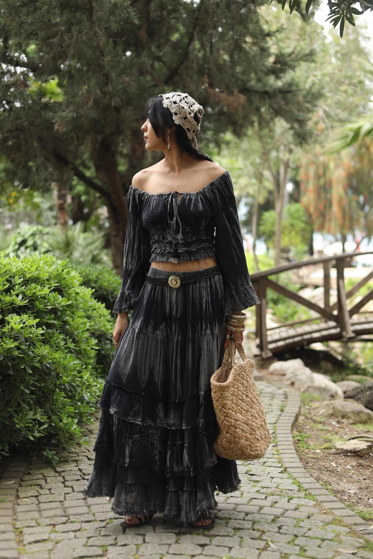 Siyah Taşlanmış Eteği Püsküllü Etek