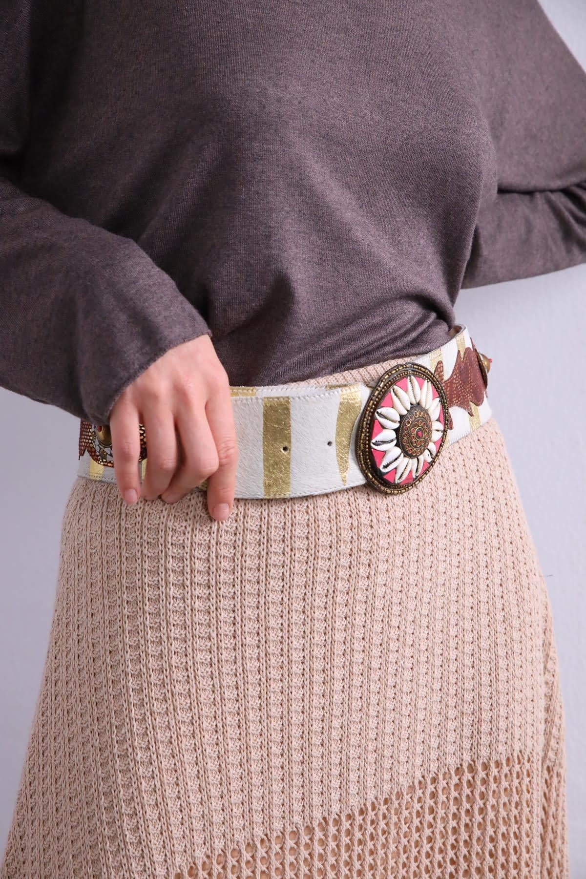 Taş Rengi Tay Tüyü Büyük Tokalı Kemer - Şaman Butik Taş Rengi Tay Tüyü Büyük Tokalı Kemer