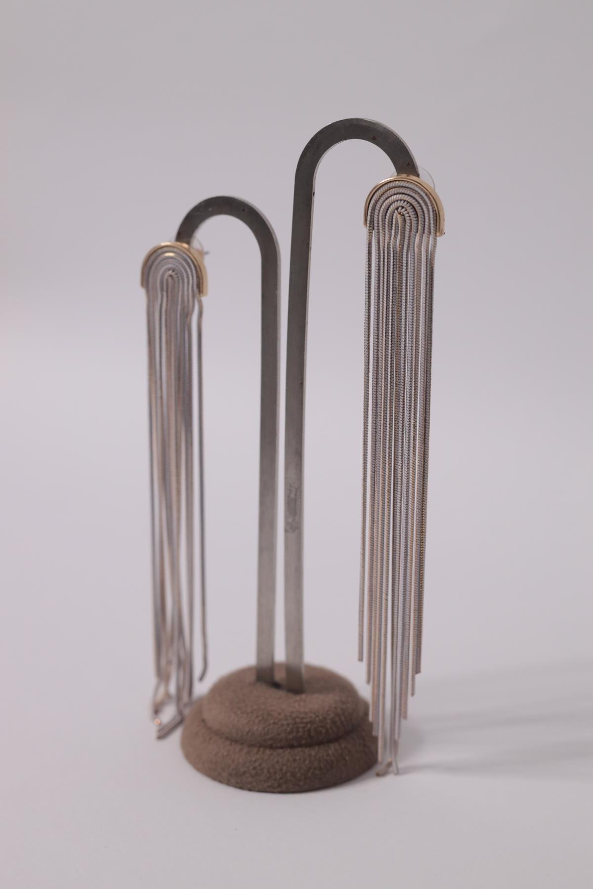 Gold Detaylı Sallantılı Küpe